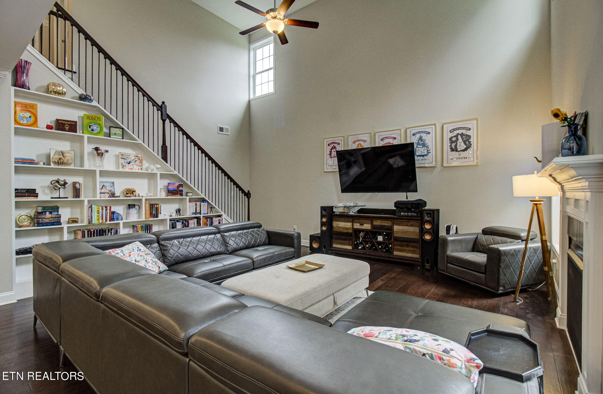 3206 Oakwood Hills Lane