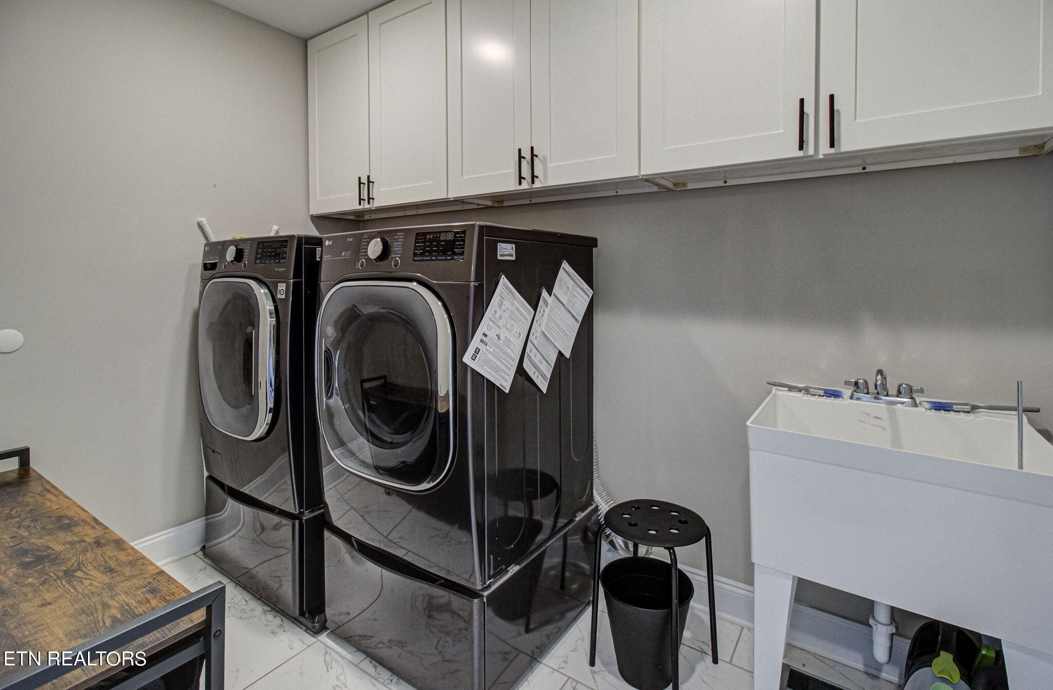 3206 Oakwood Hills Lane