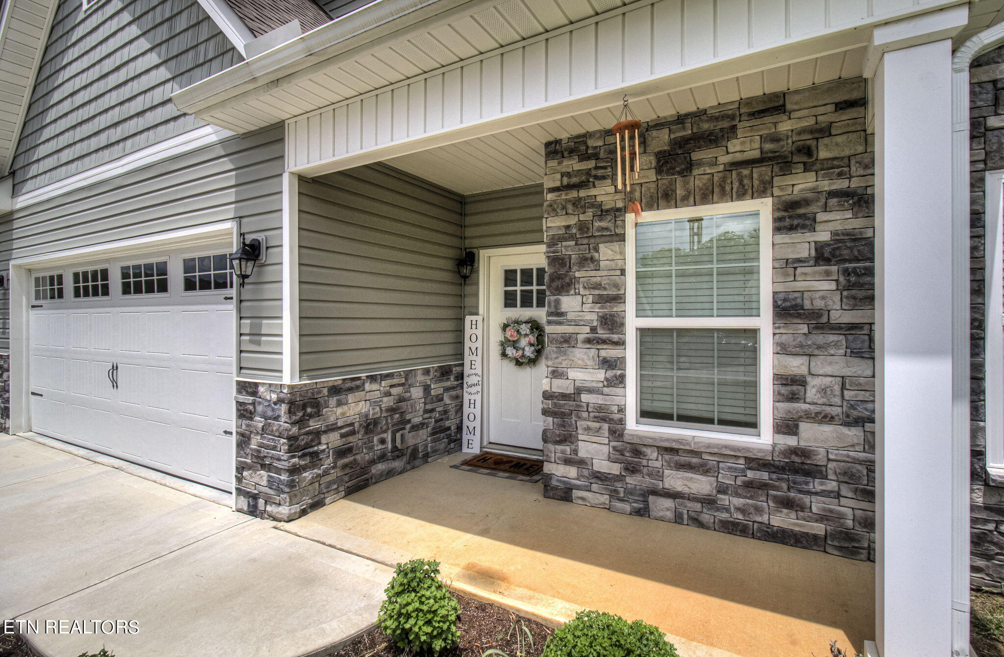 3206 Oakwood Hills Lane