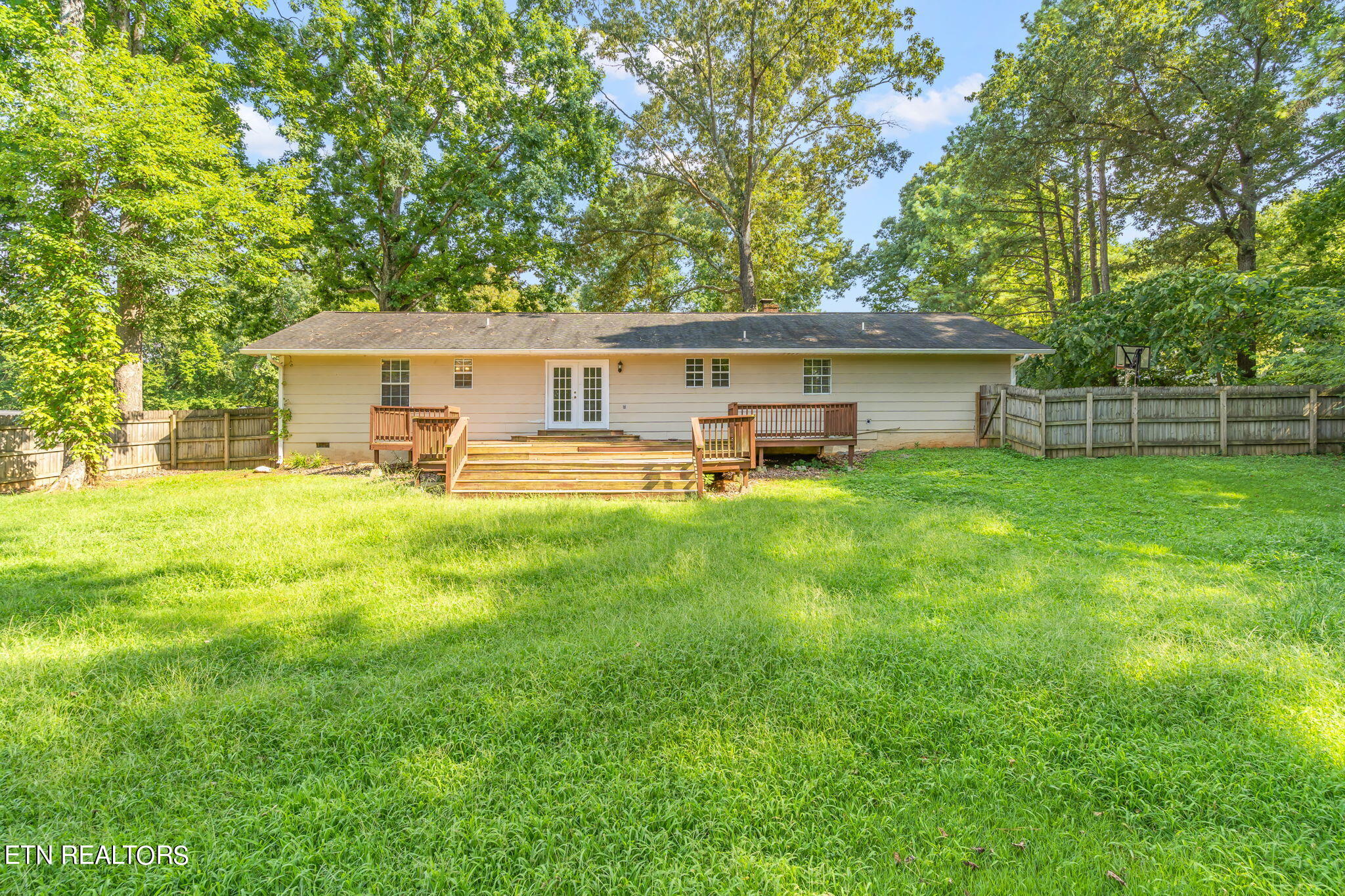 1401 Lakeshire Drive