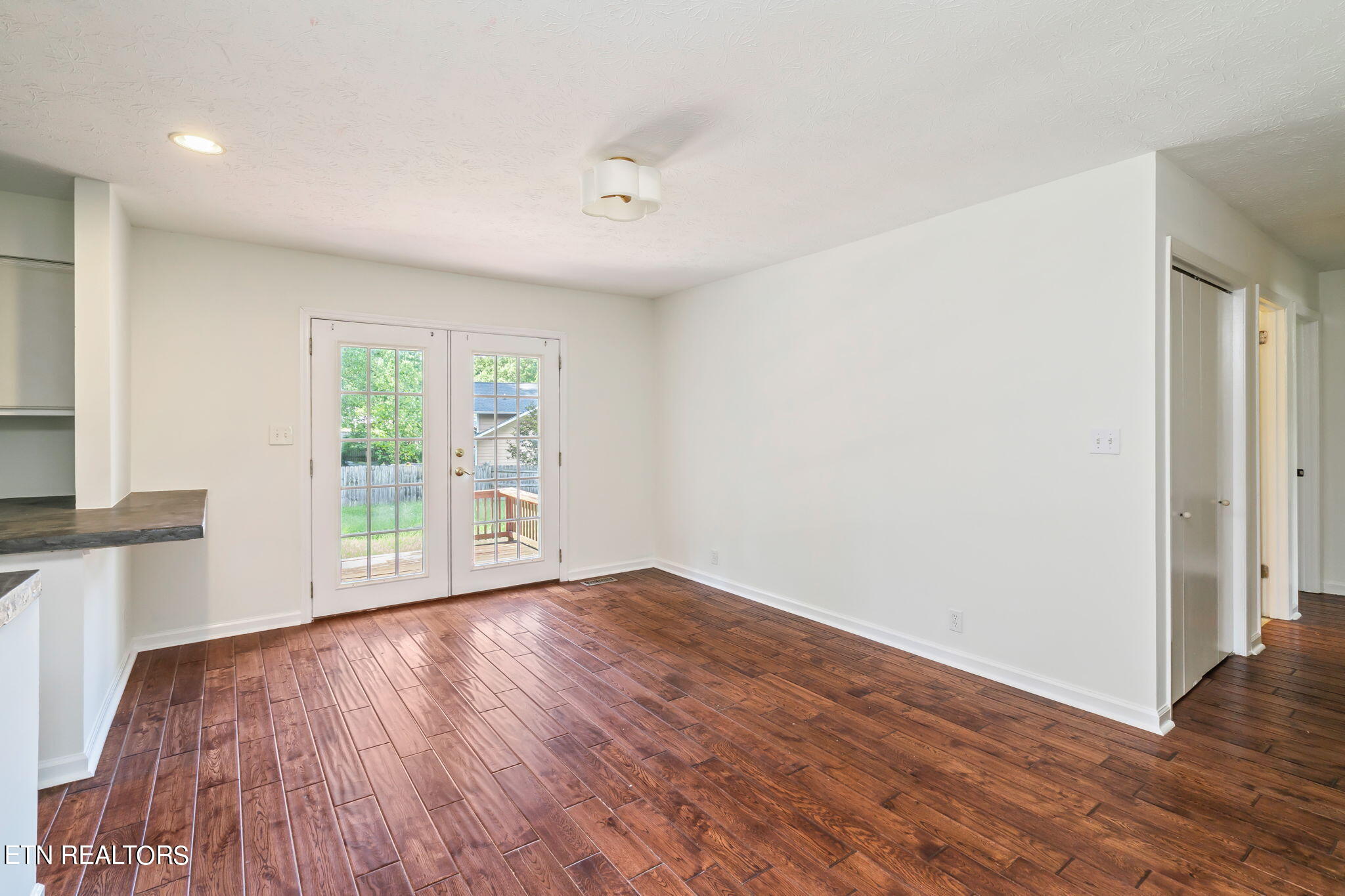 1401 Lakeshire Drive