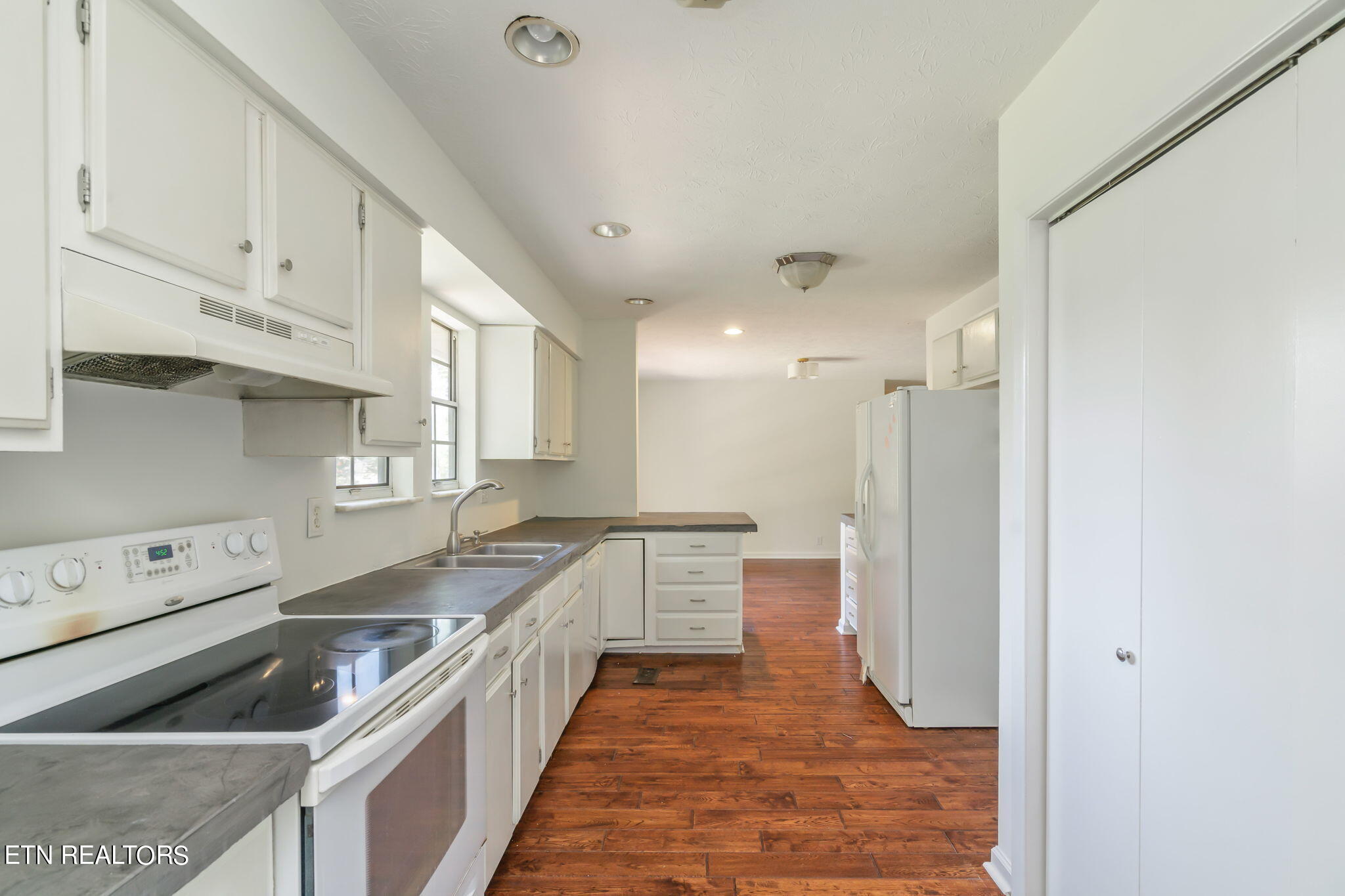 1401 Lakeshire Drive