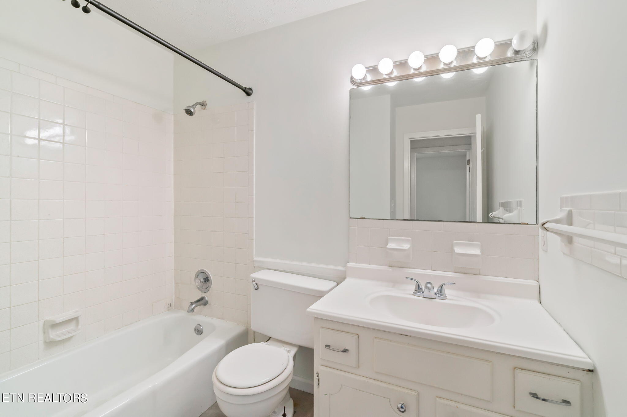 1401 Lakeshire Drive