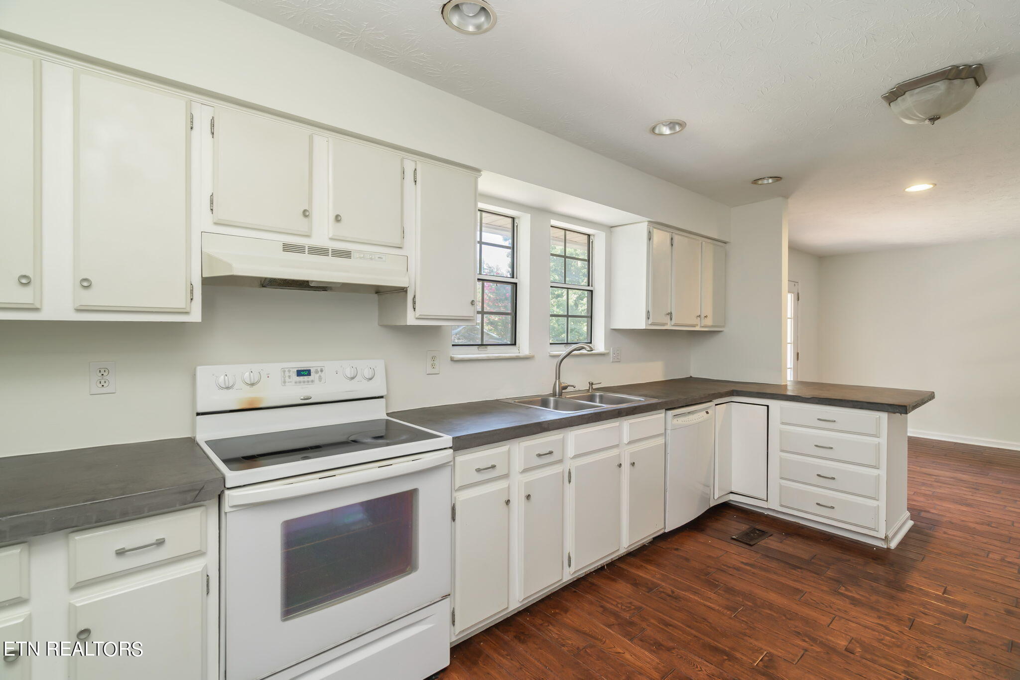 1401 Lakeshire Drive