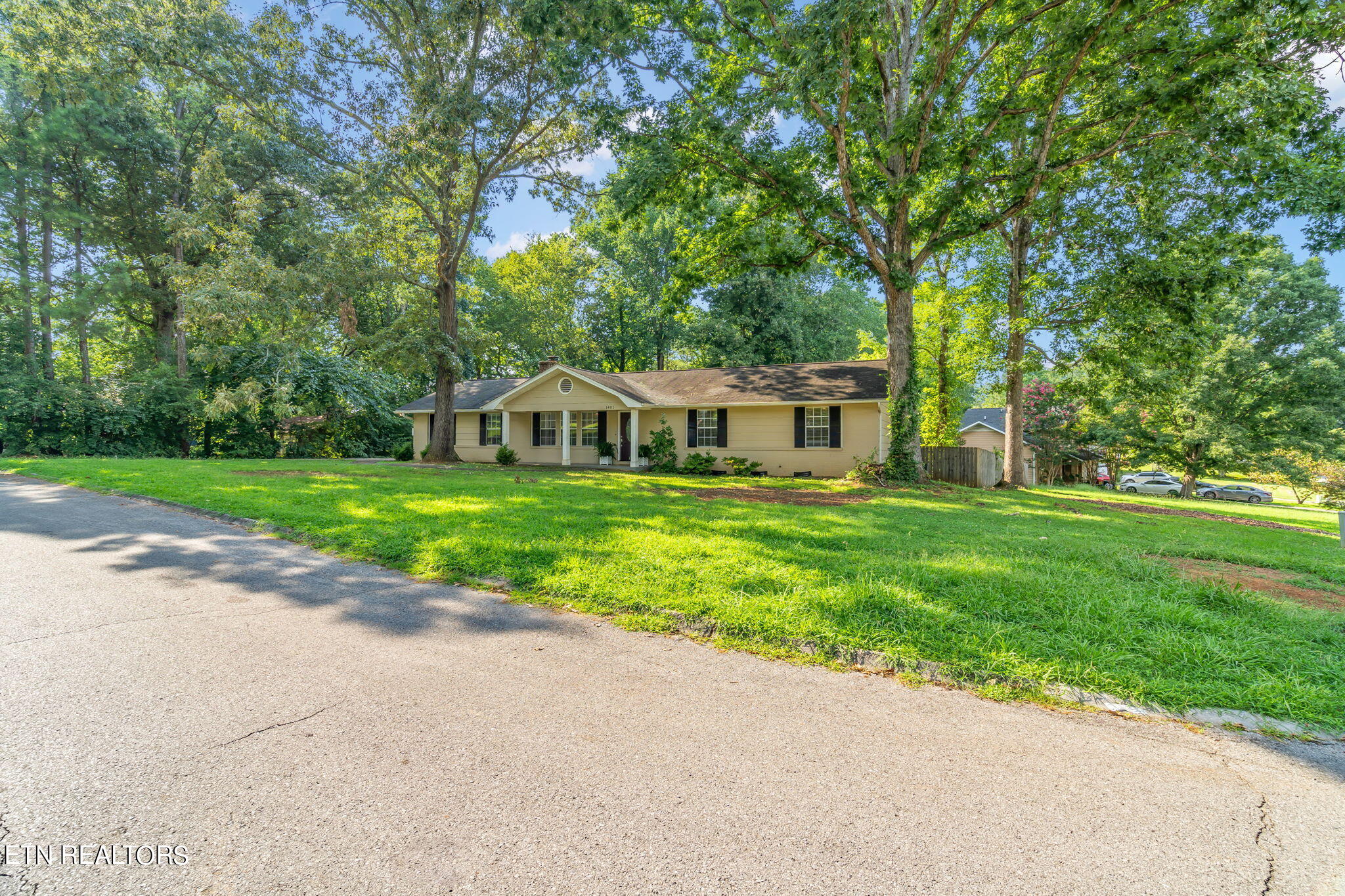 1401 Lakeshire Drive