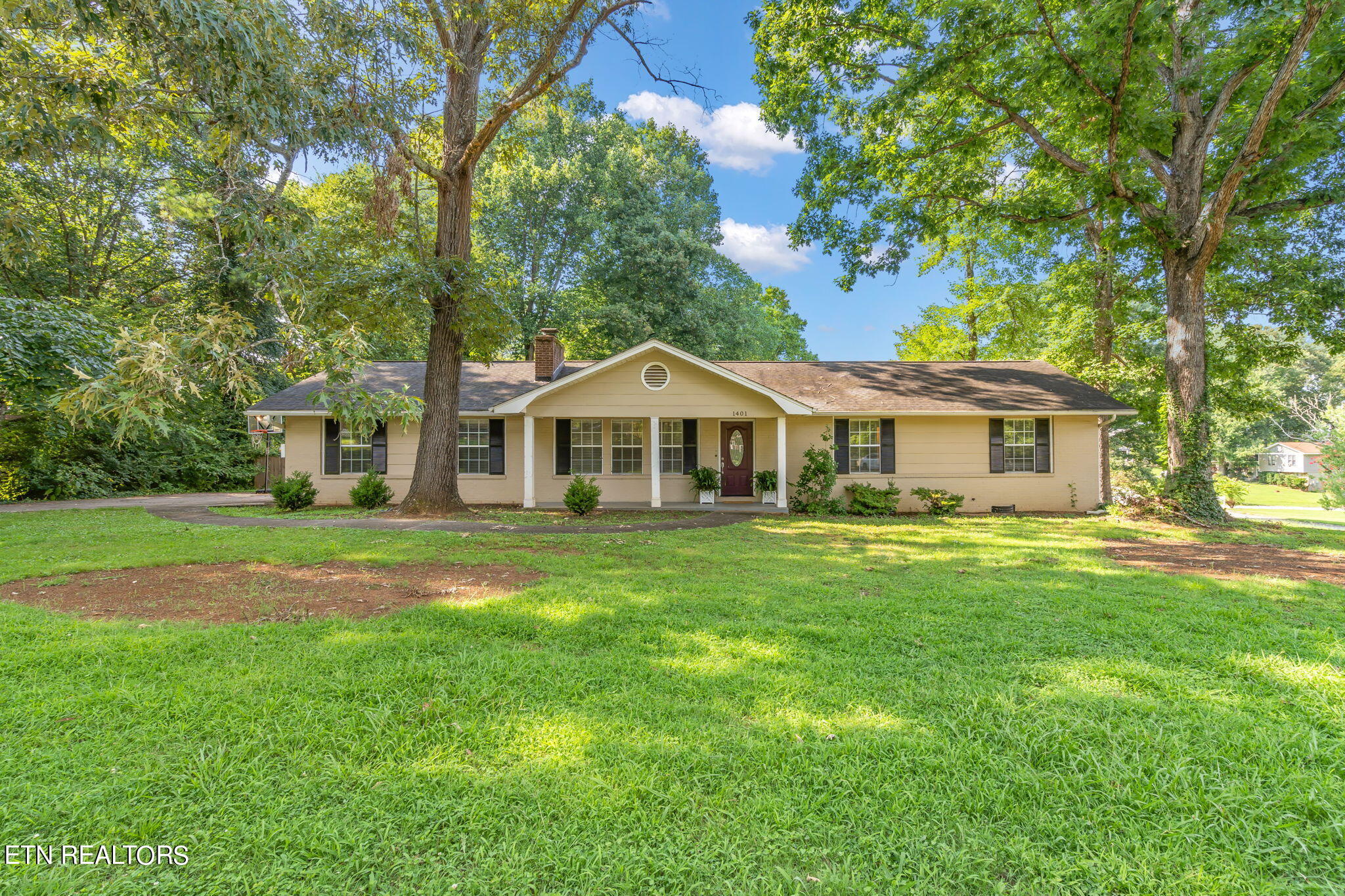 1401 Lakeshire Drive