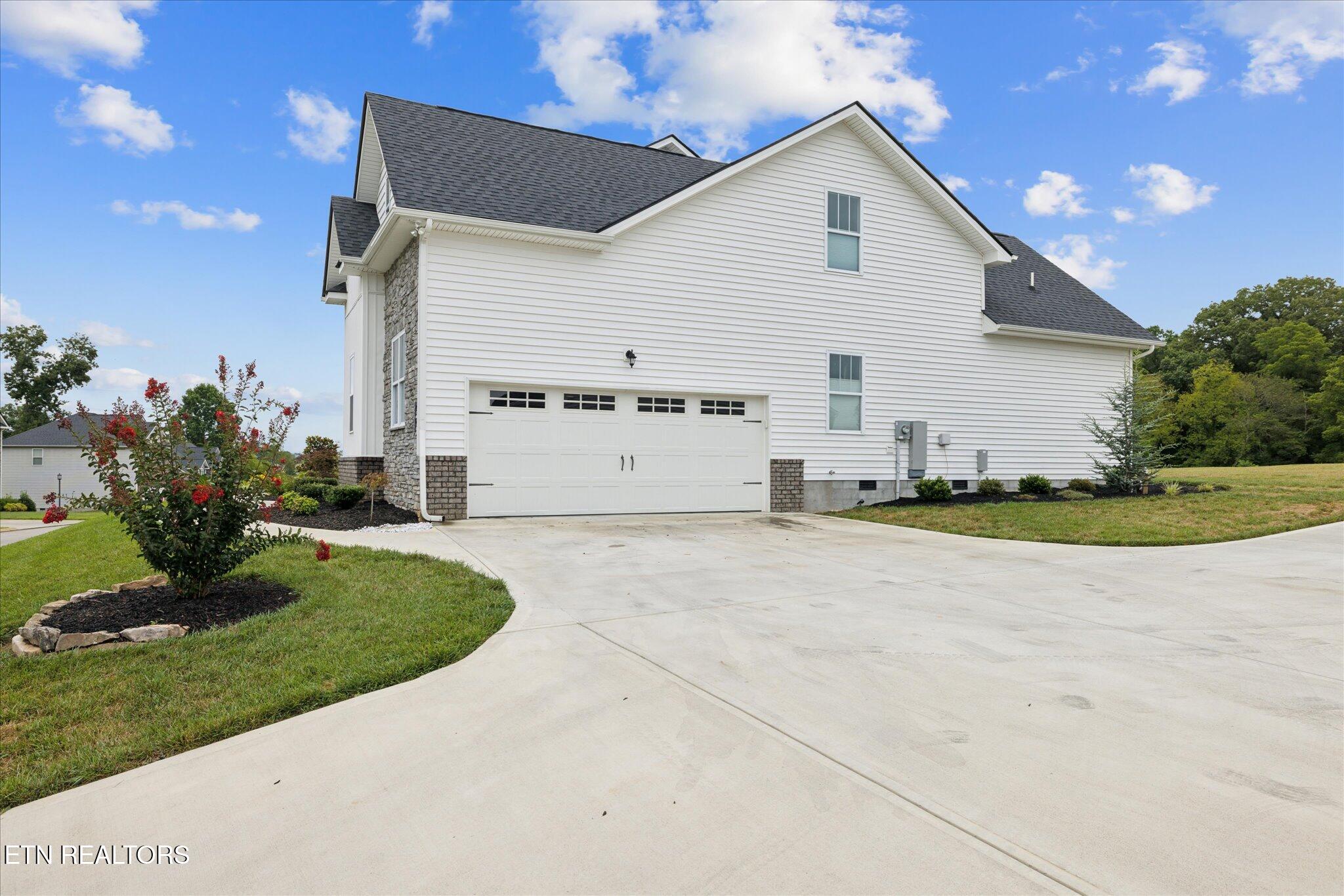 252 Bluff Shadows Lane