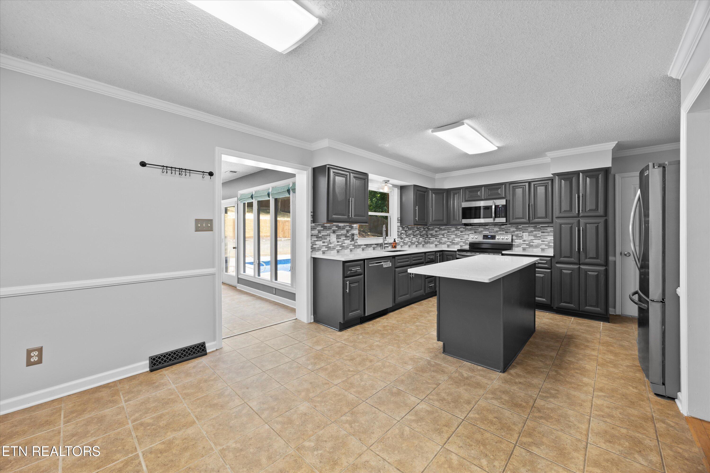 7529 Shaker Drive