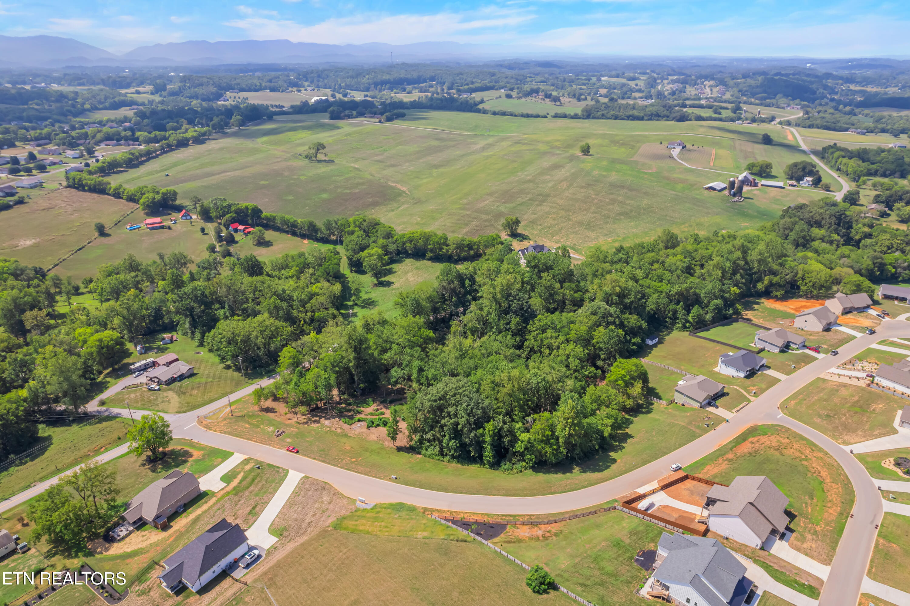 623 Farm Of The Smokies Way