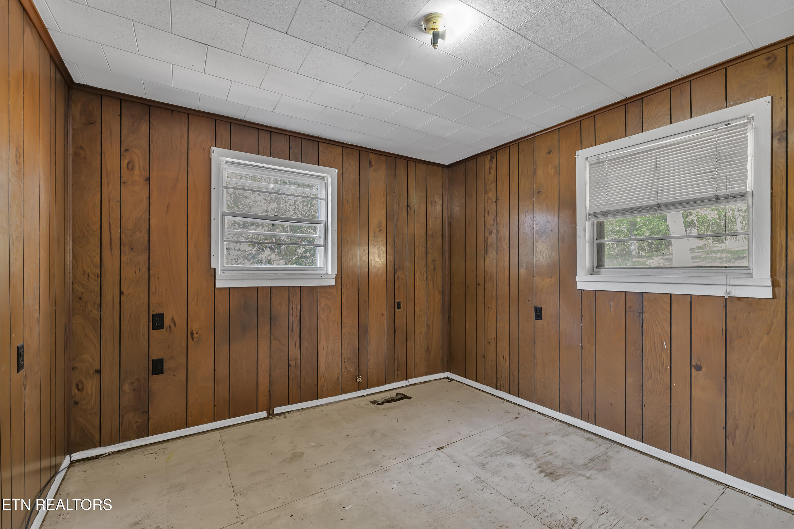 2323 Stock Creek Rd