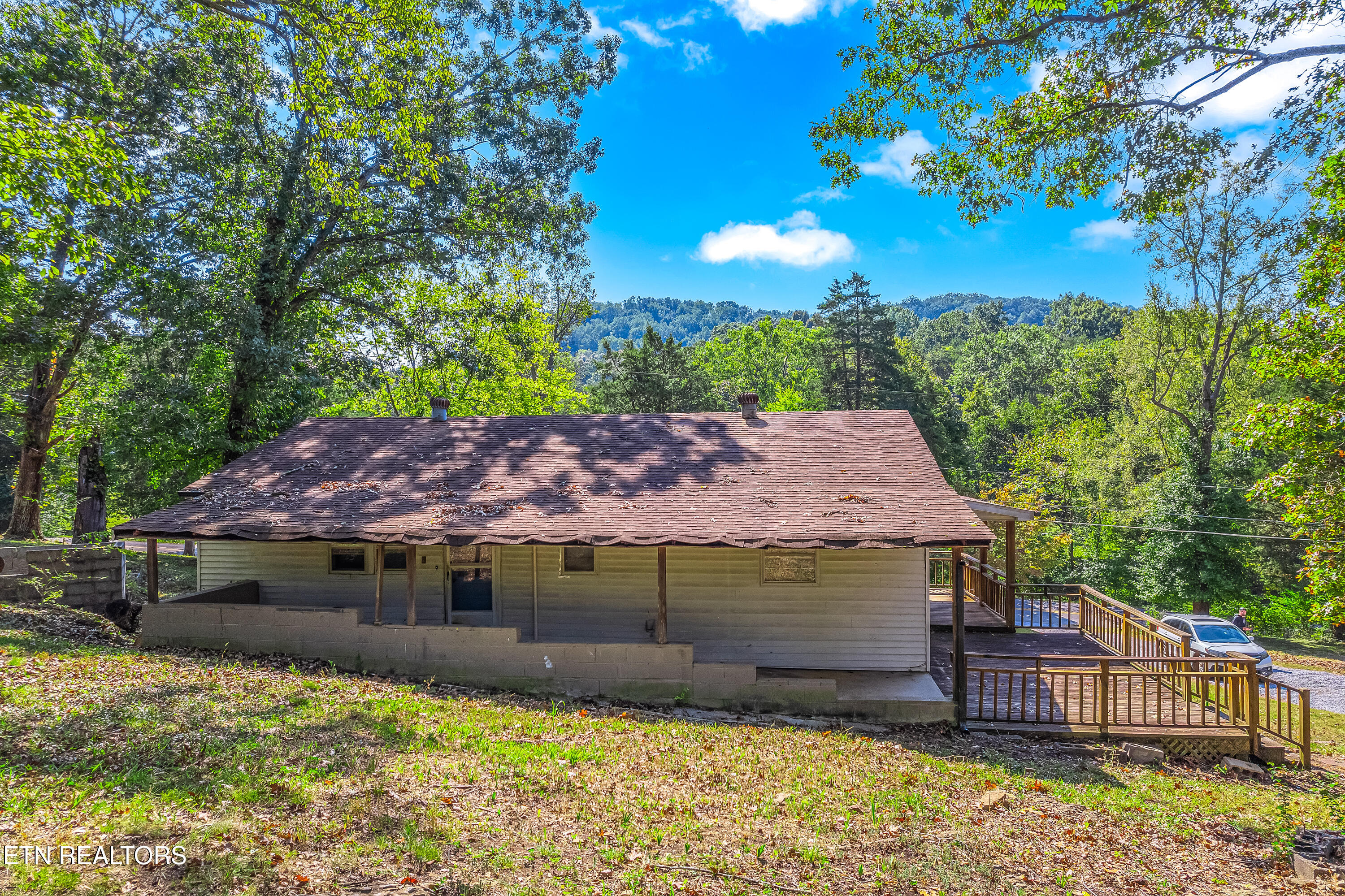 2323 Stock Creek Rd