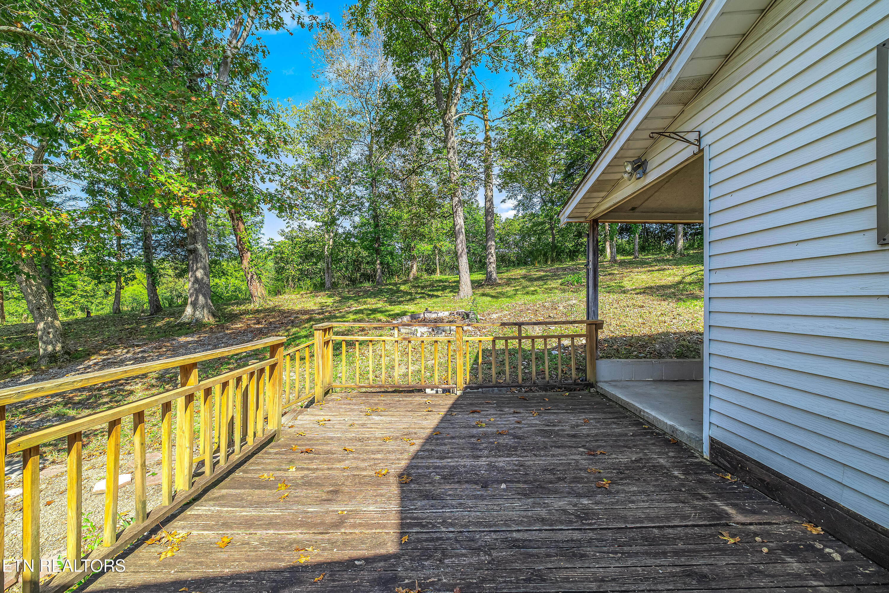 2323 Stock Creek Rd