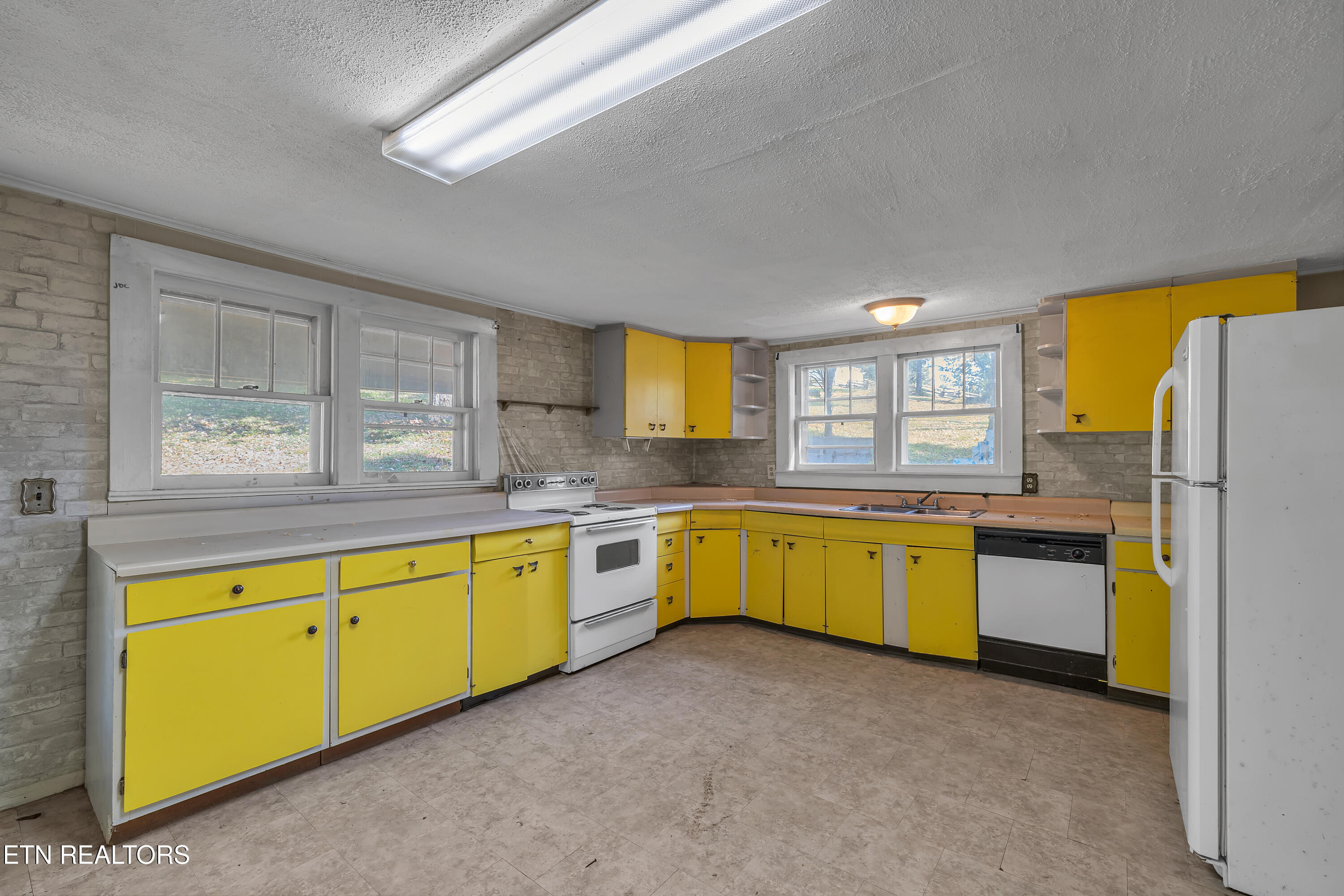 2323 Stock Creek Rd