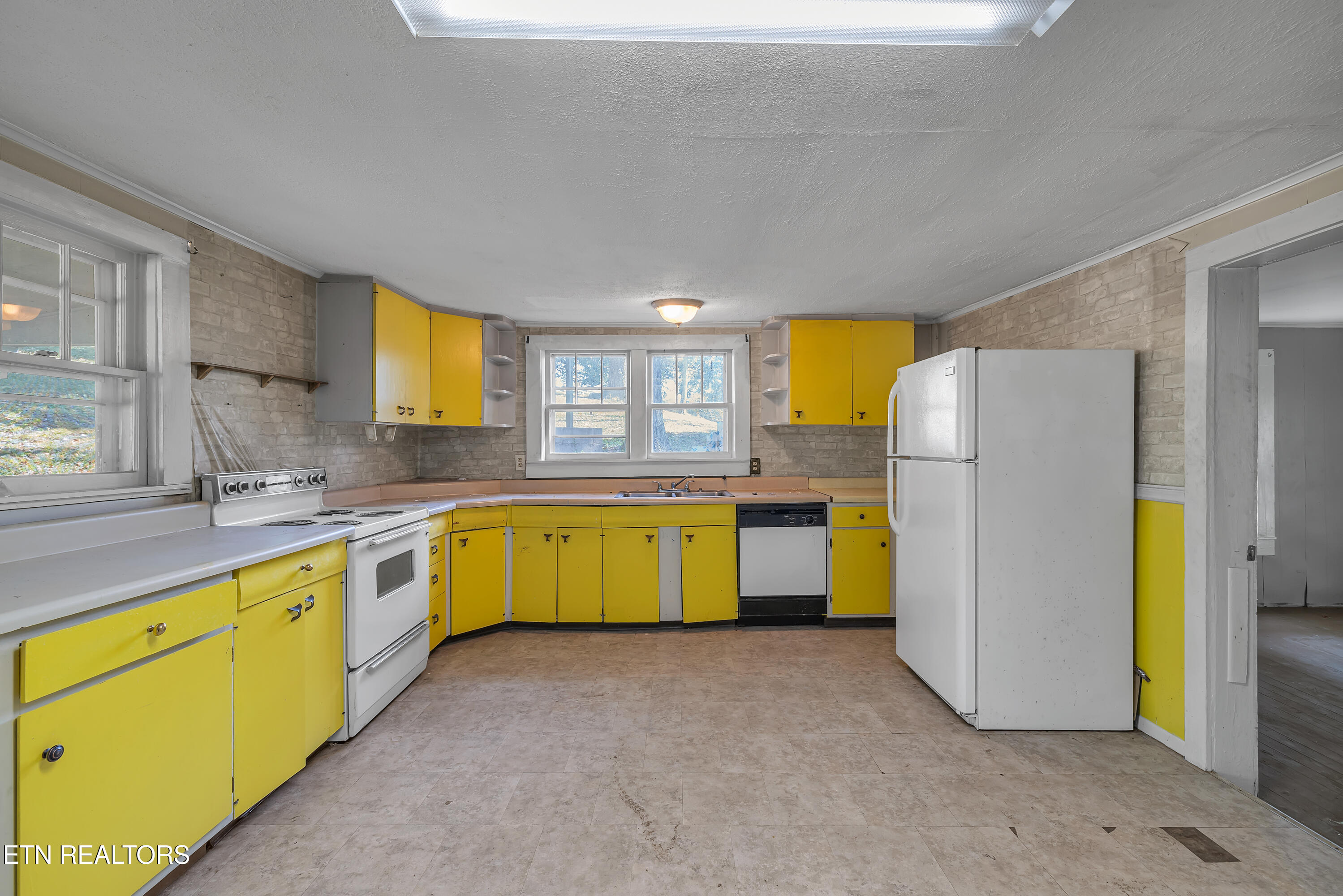 2323 Stock Creek Rd