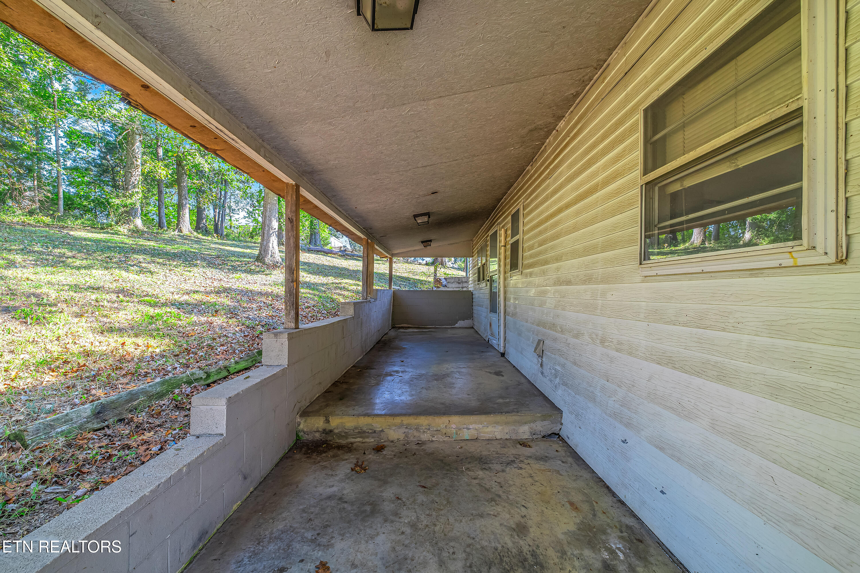 2323 Stock Creek Rd