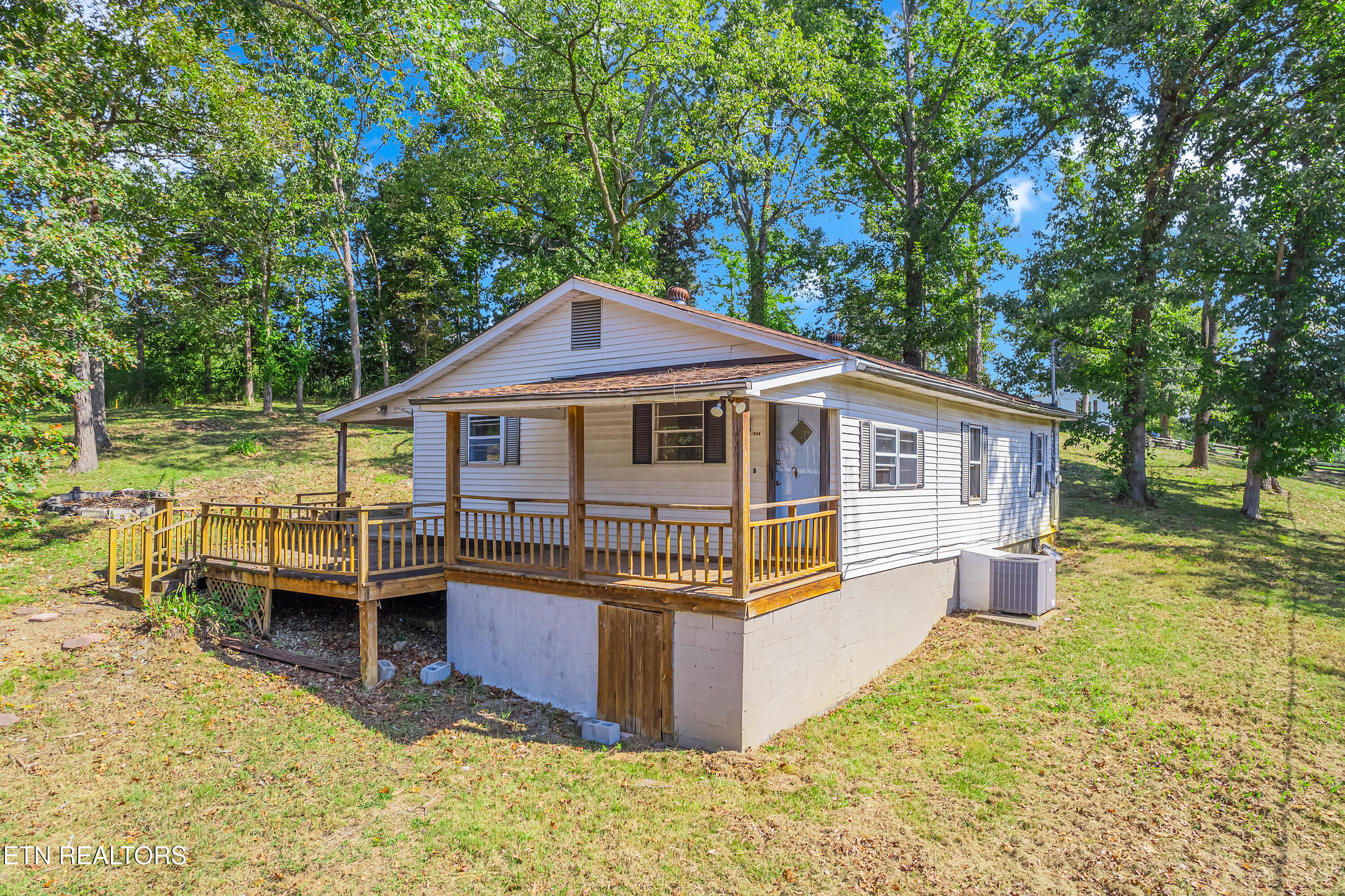 2323 Stock Creek Rd
