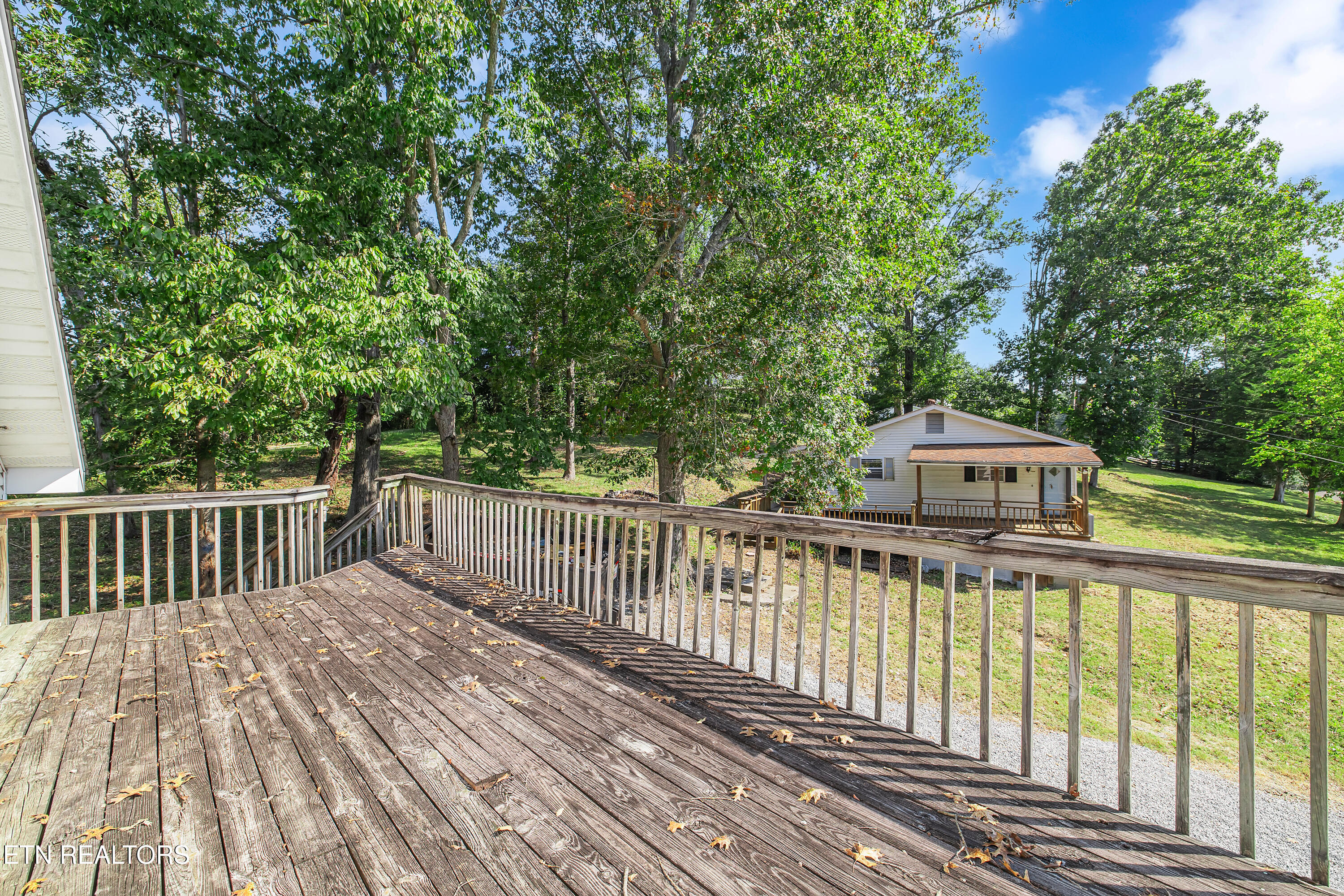 2323 Stock Creek Rd