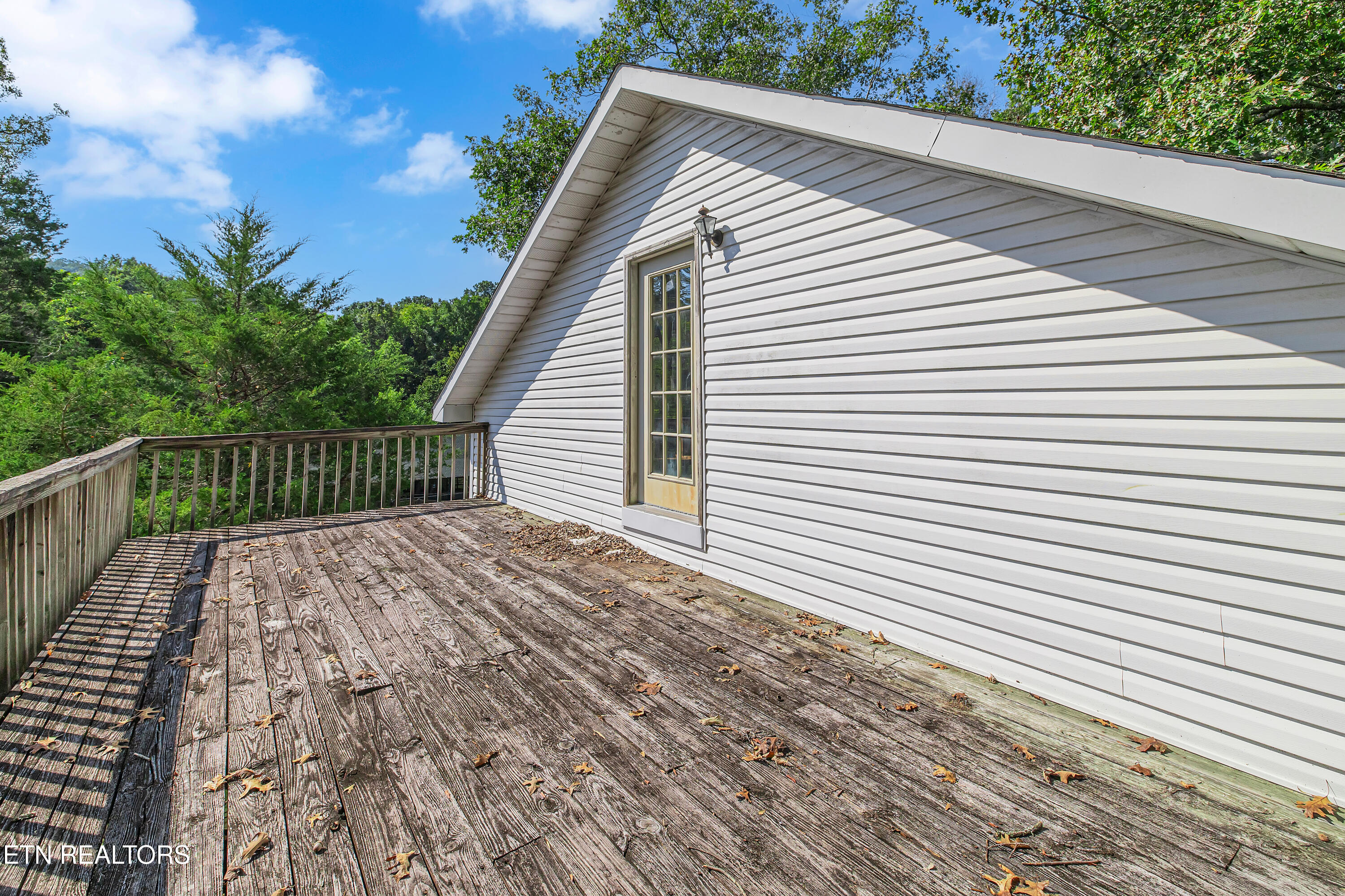 2323 Stock Creek Rd
