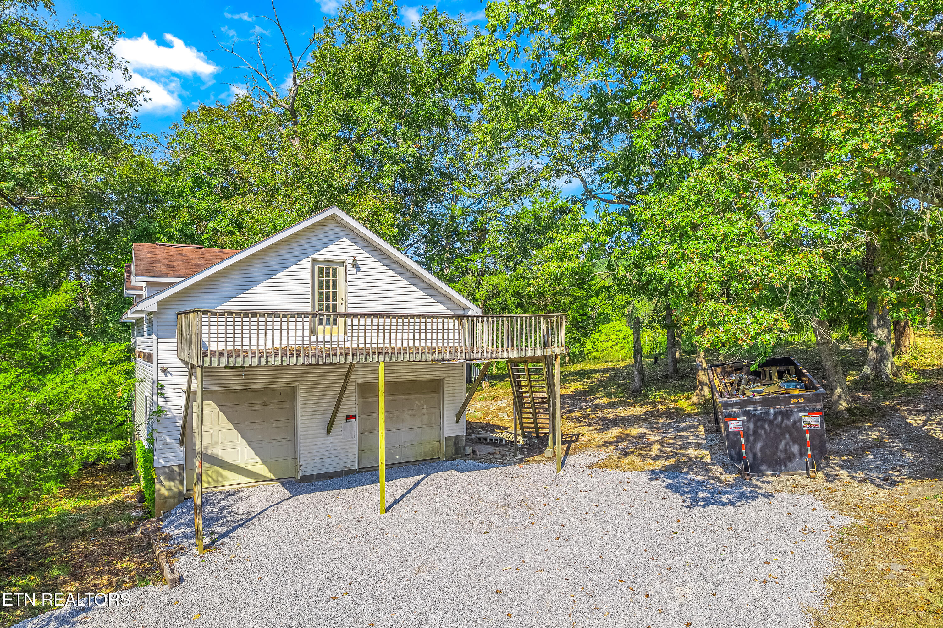 2323 Stock Creek Rd