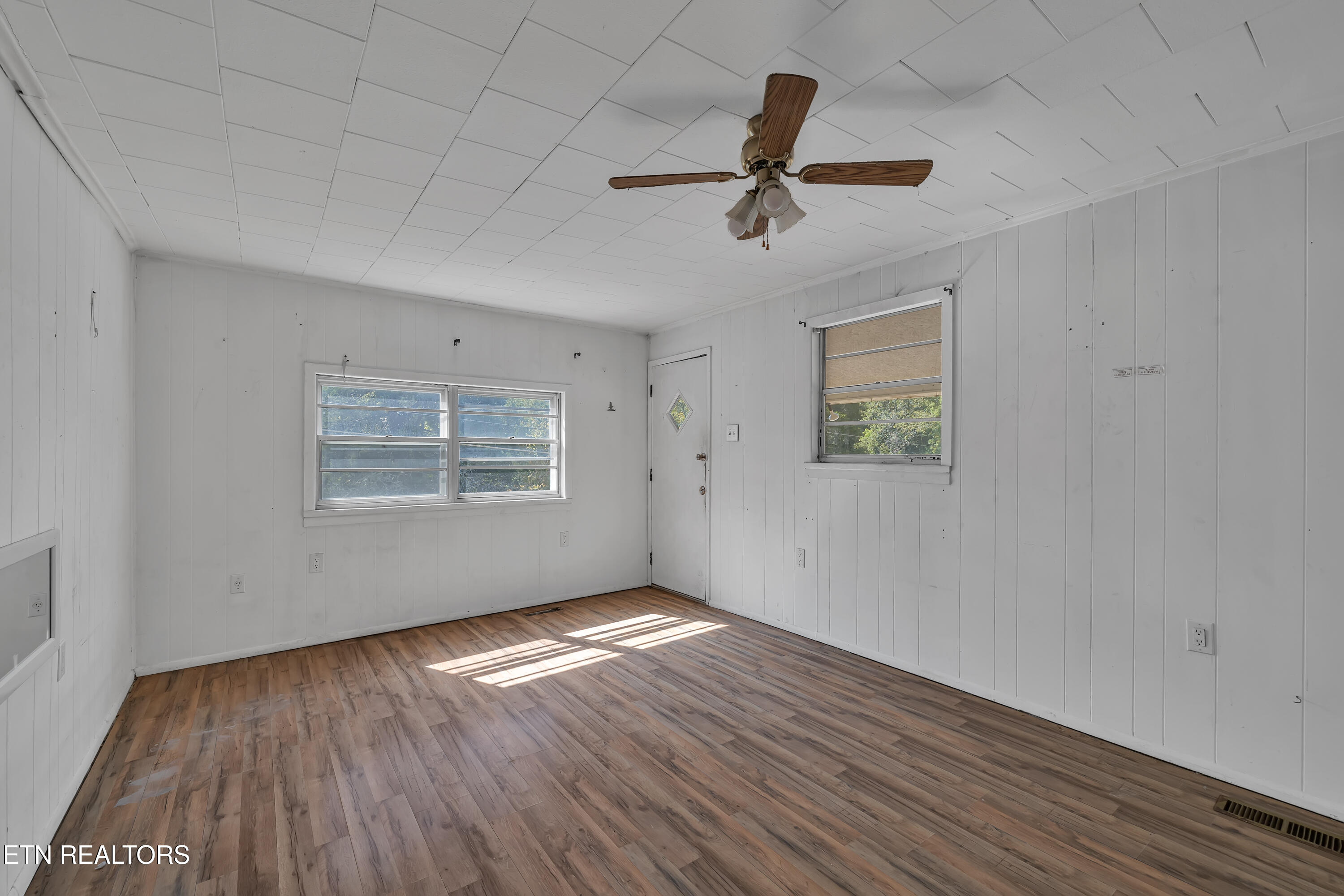 2323 Stock Creek Rd