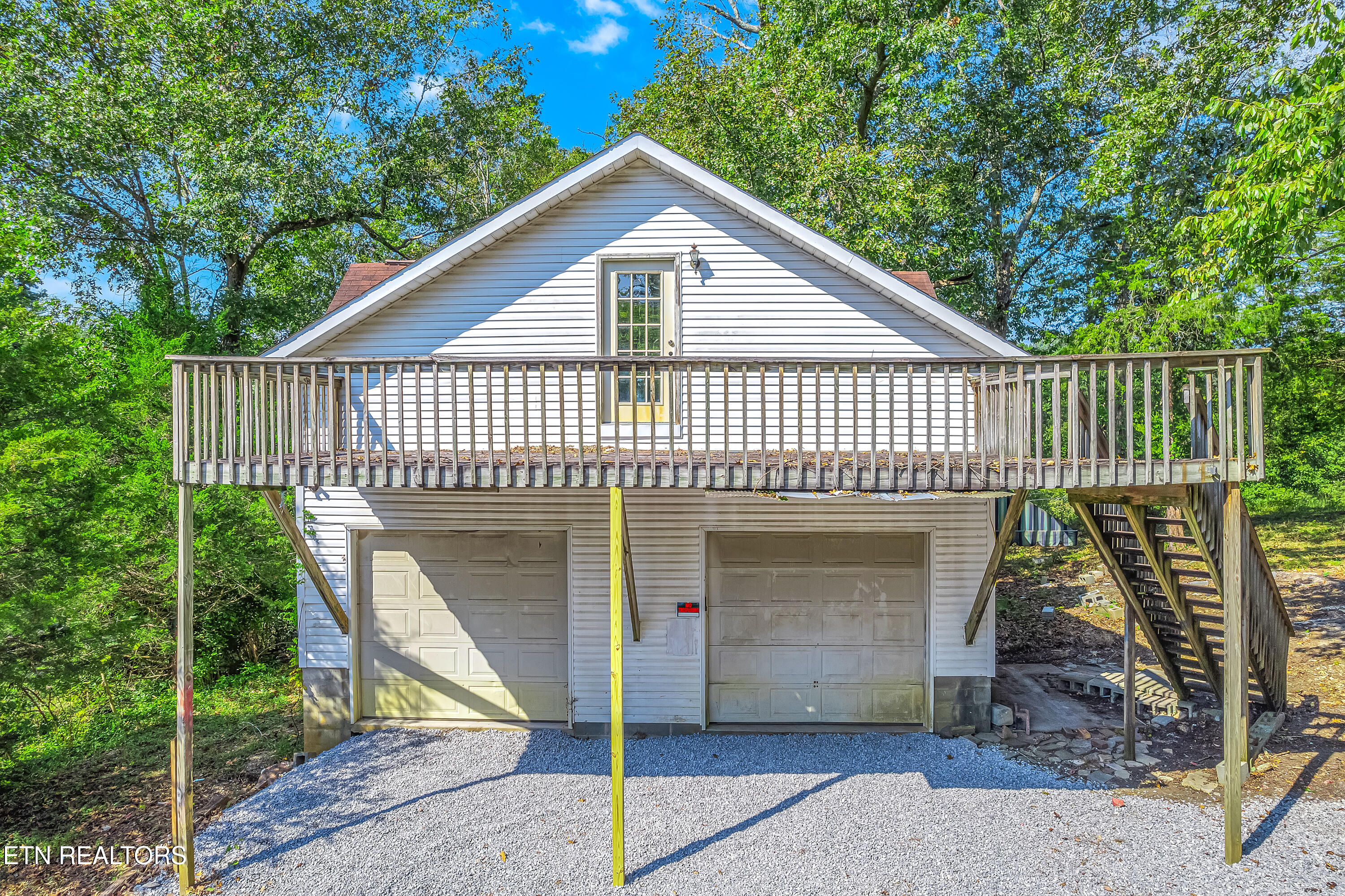 2323 Stock Creek Rd