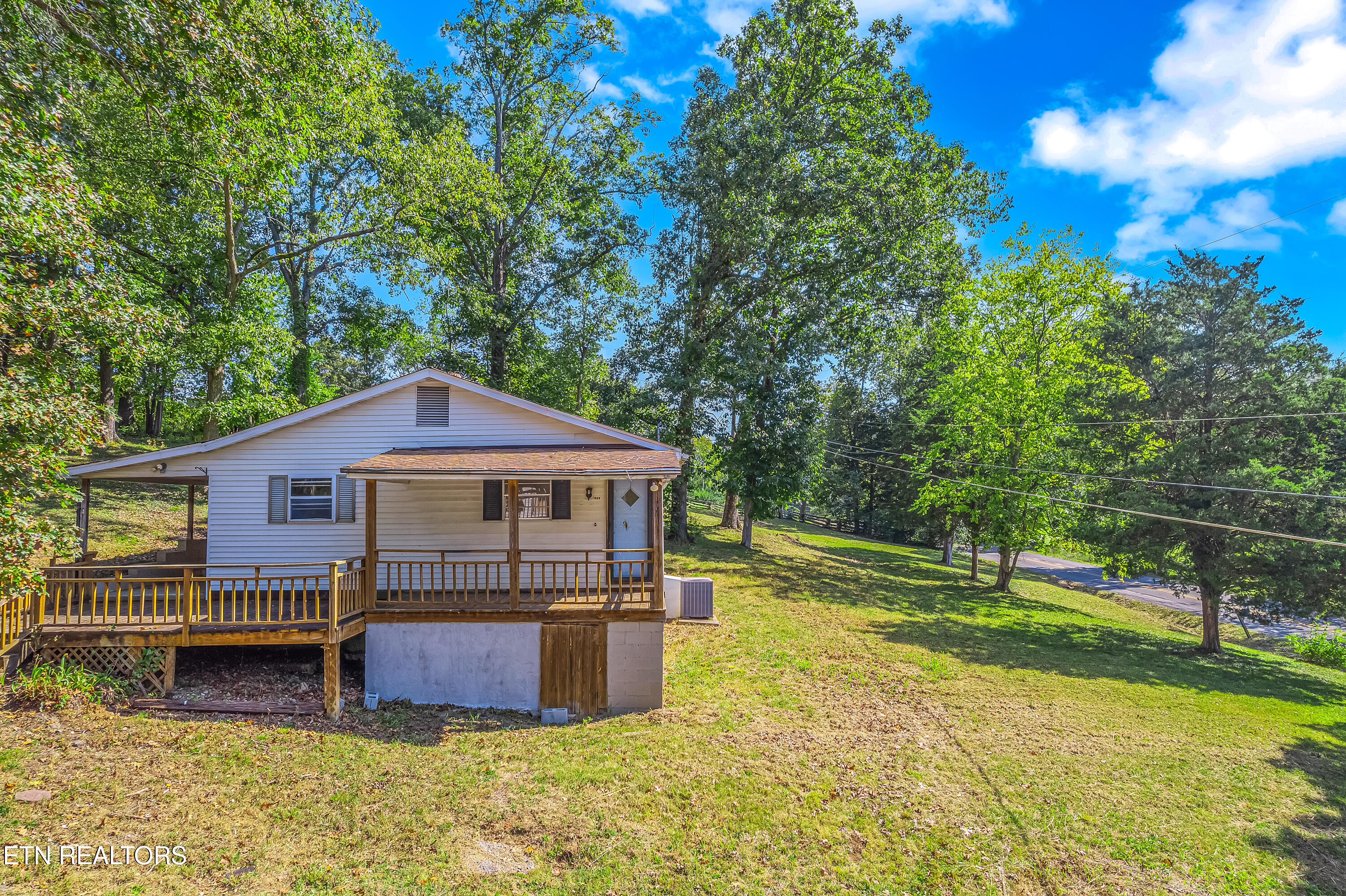 2323 Stock Creek Rd