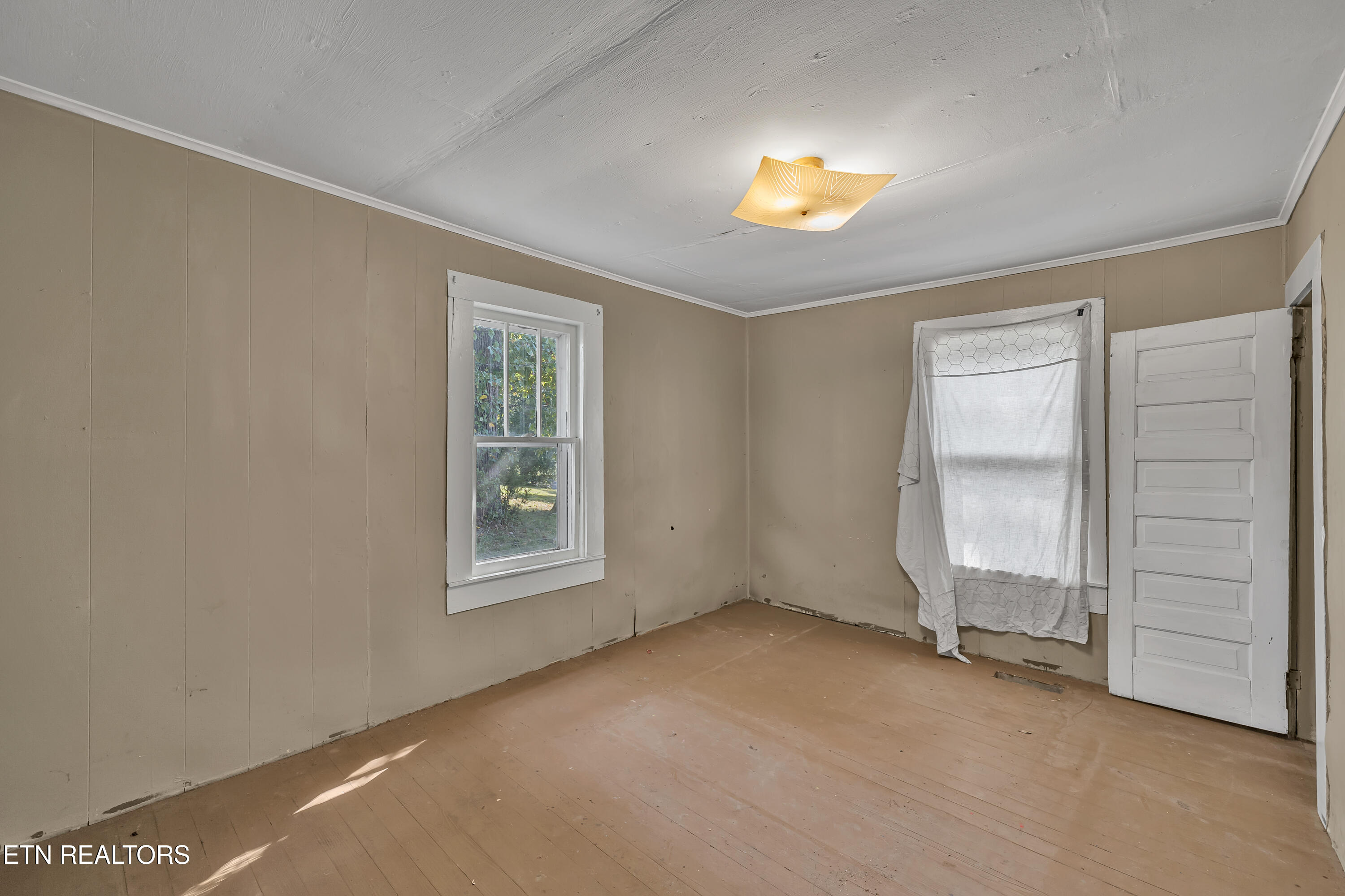 2323 Stock Creek Rd