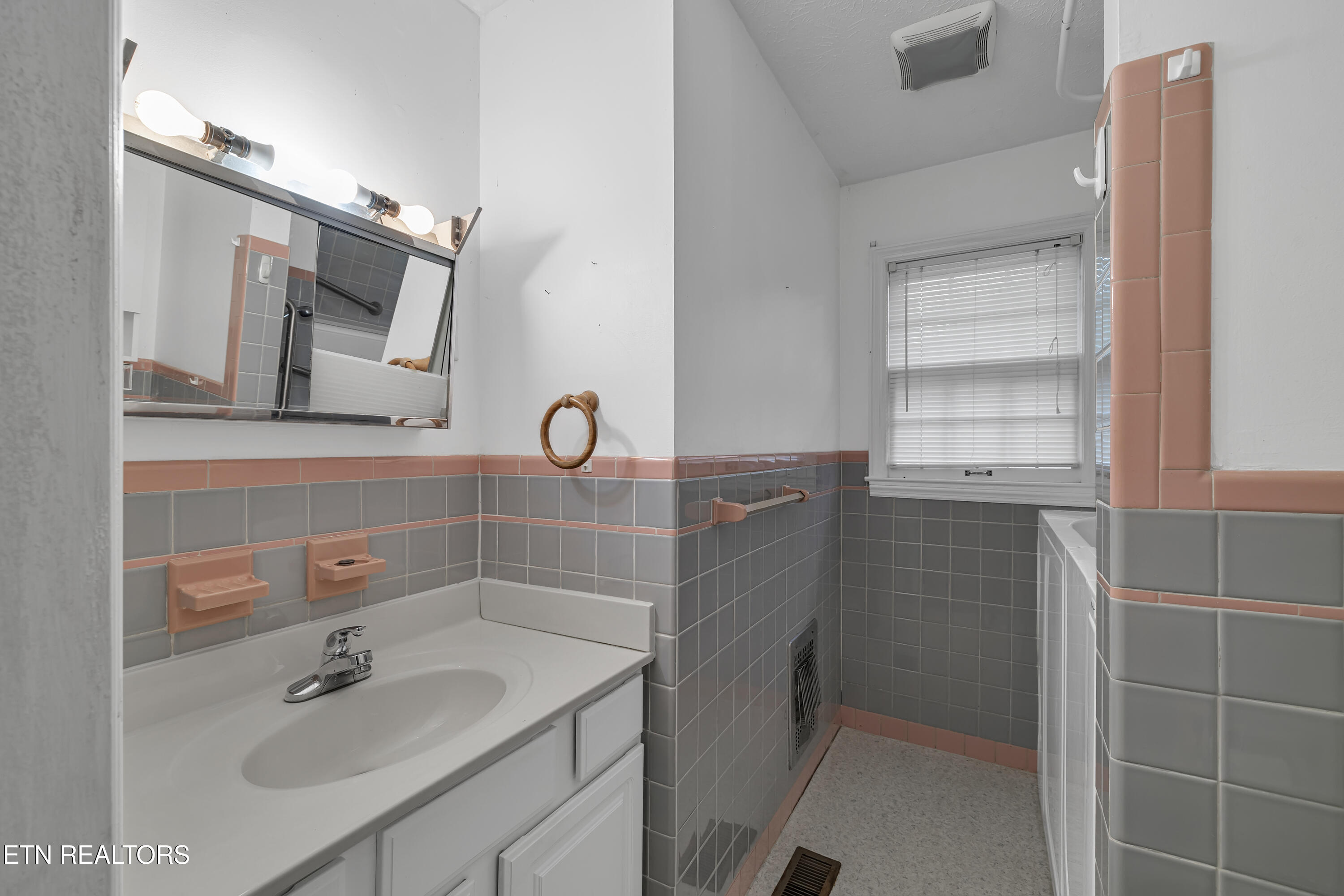 5405 Bluefield Rd, Knoxville