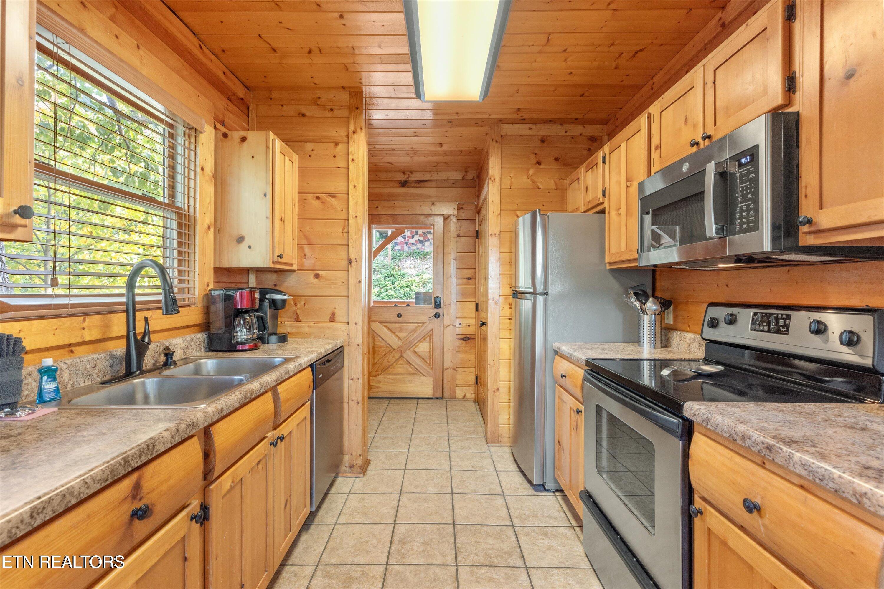 1109 Autumn Path Way