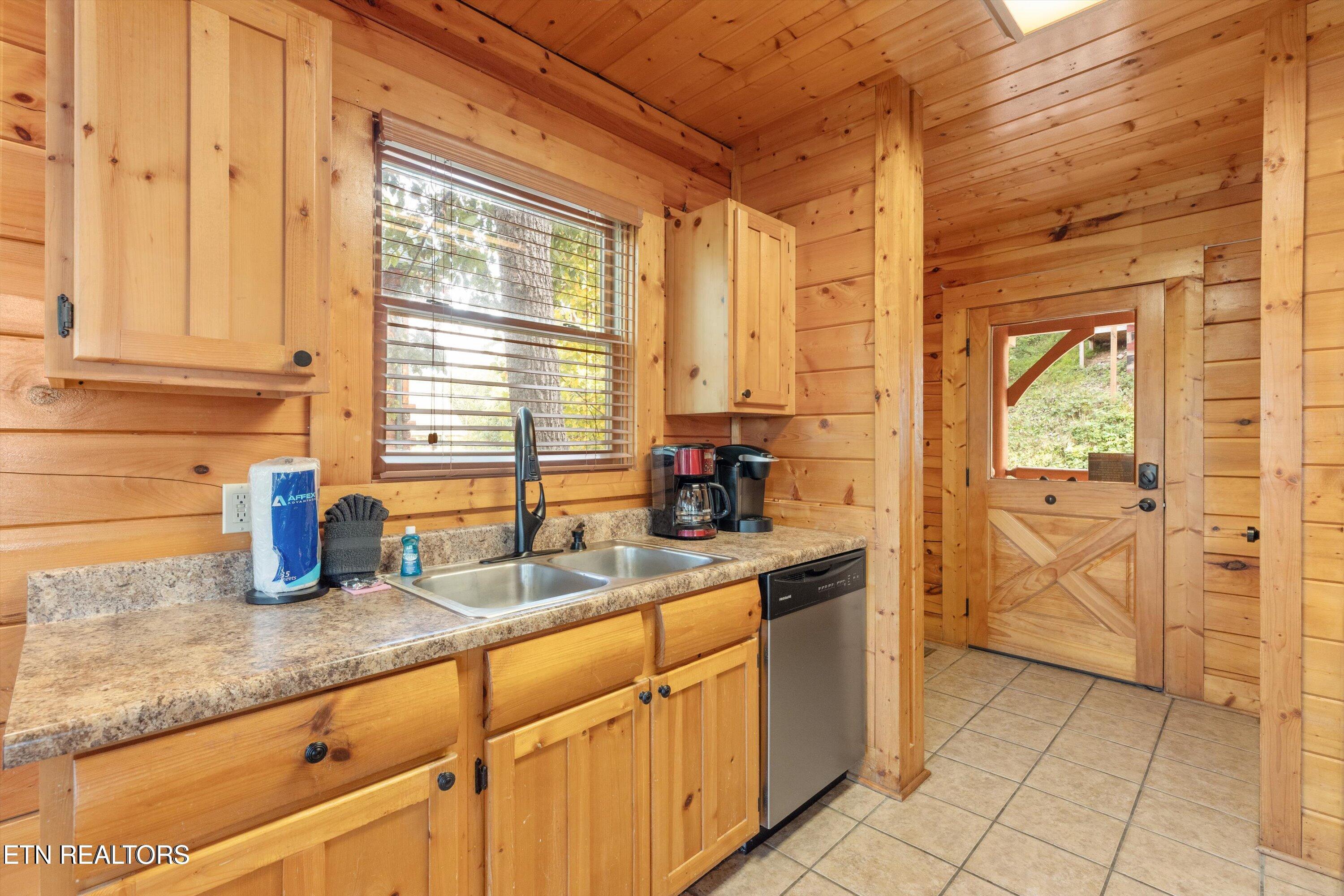 1109 Autumn Path Way