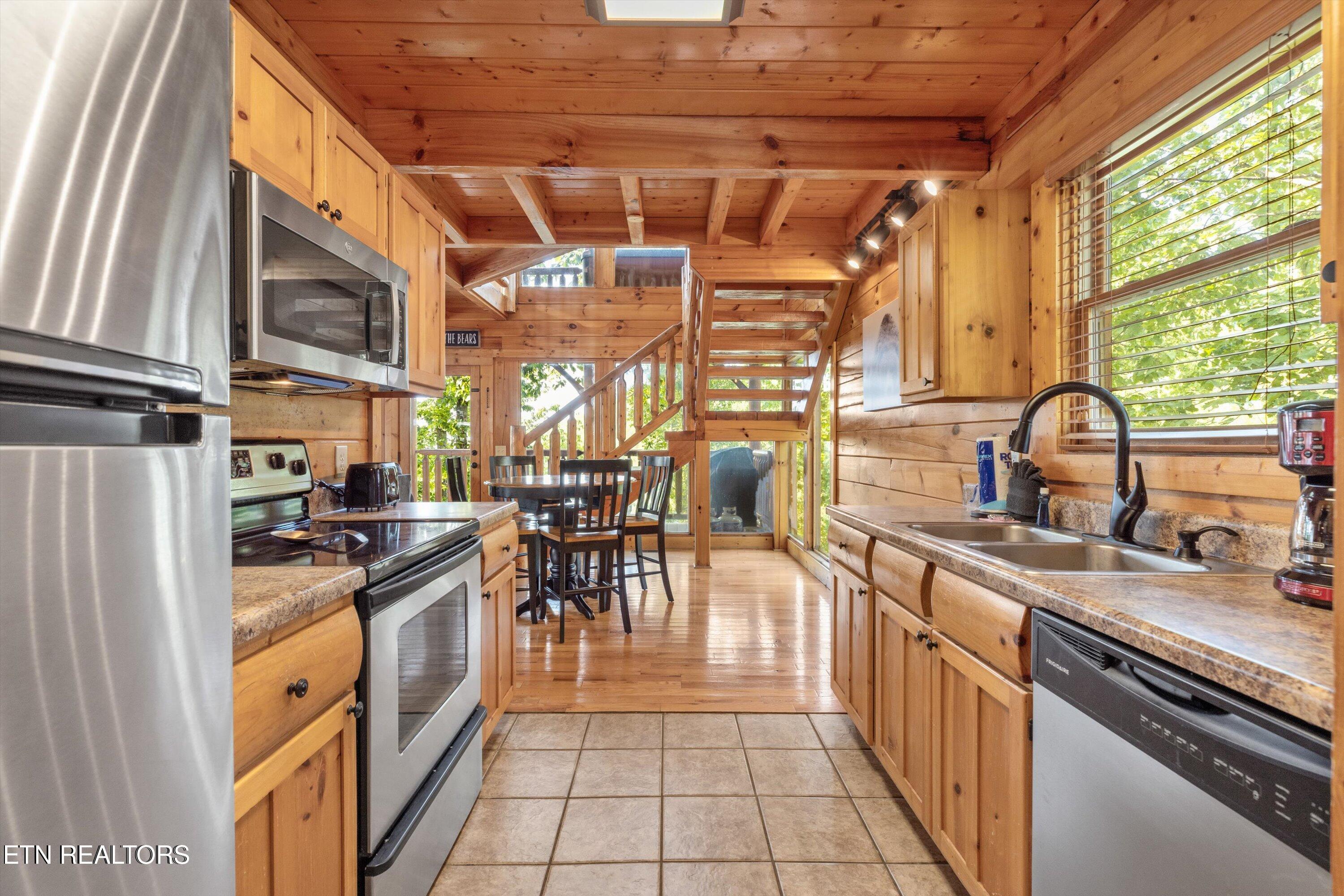 1109 Autumn Path Way