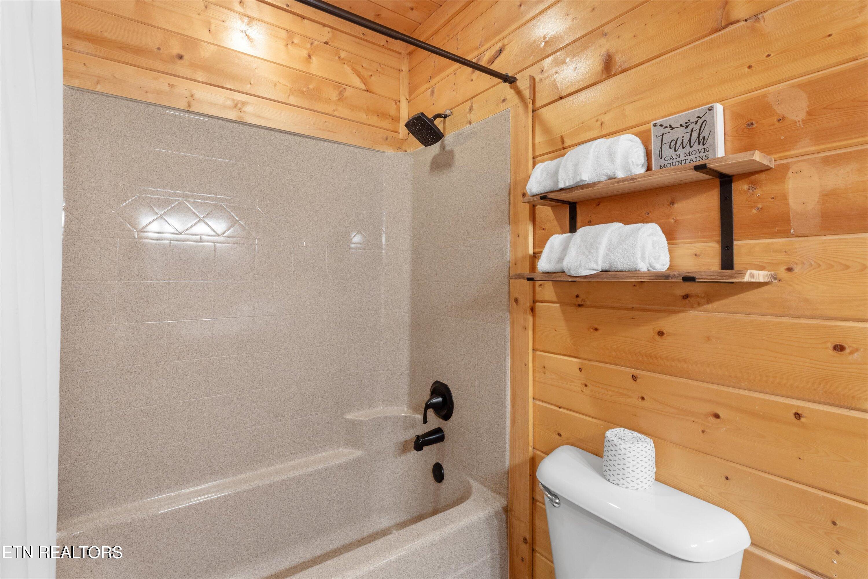 1109 Autumn Path Way