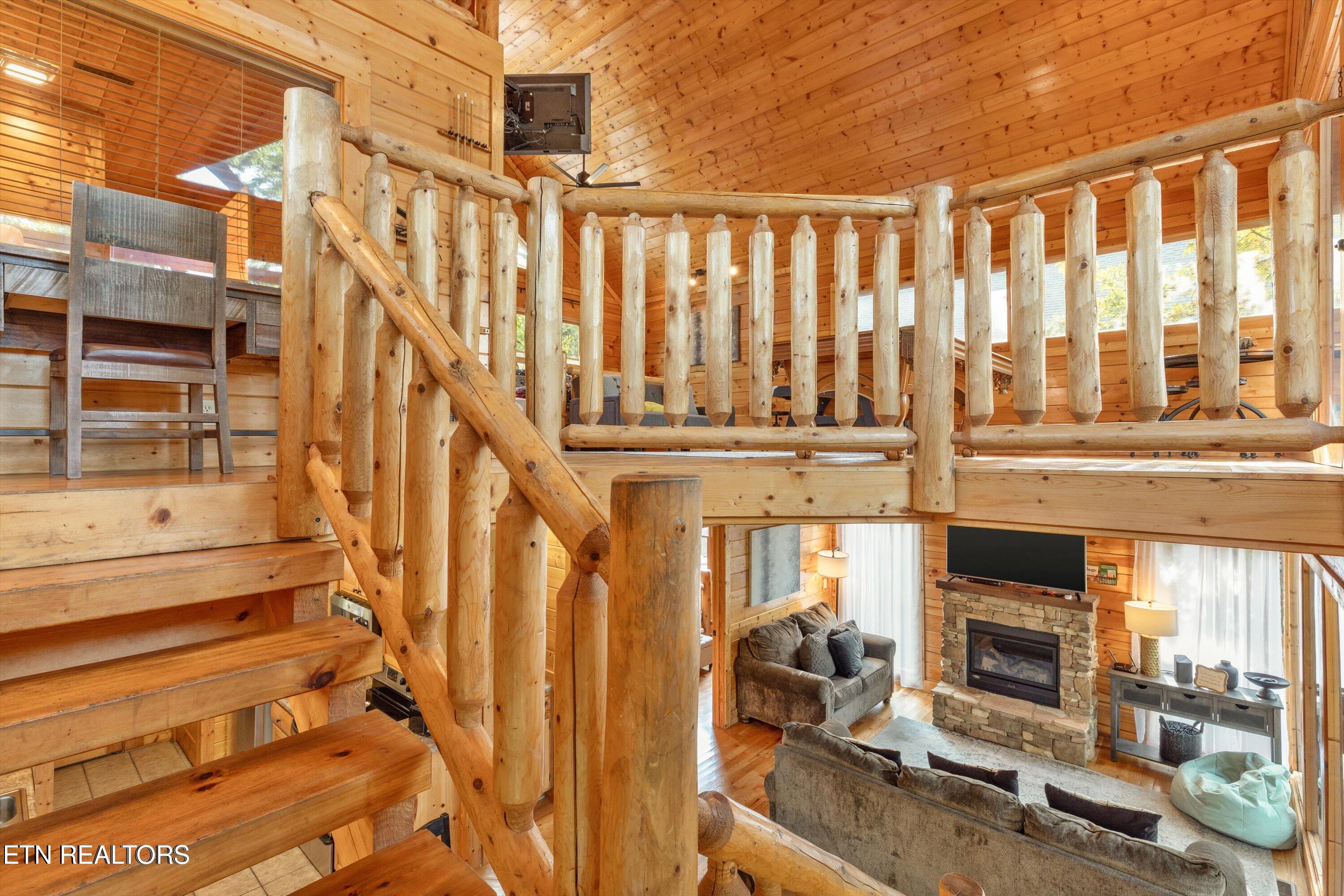 1109 Autumn Path Way