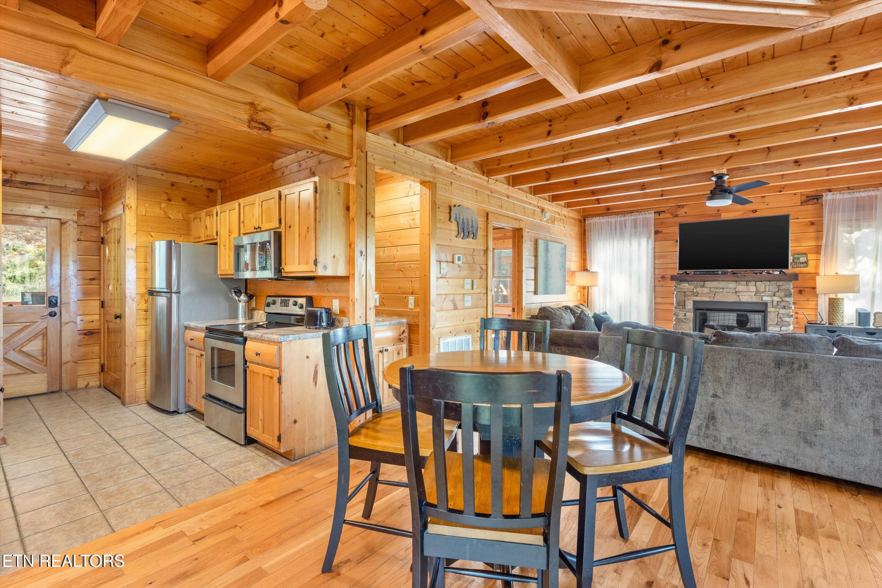 1109 Autumn Path Way