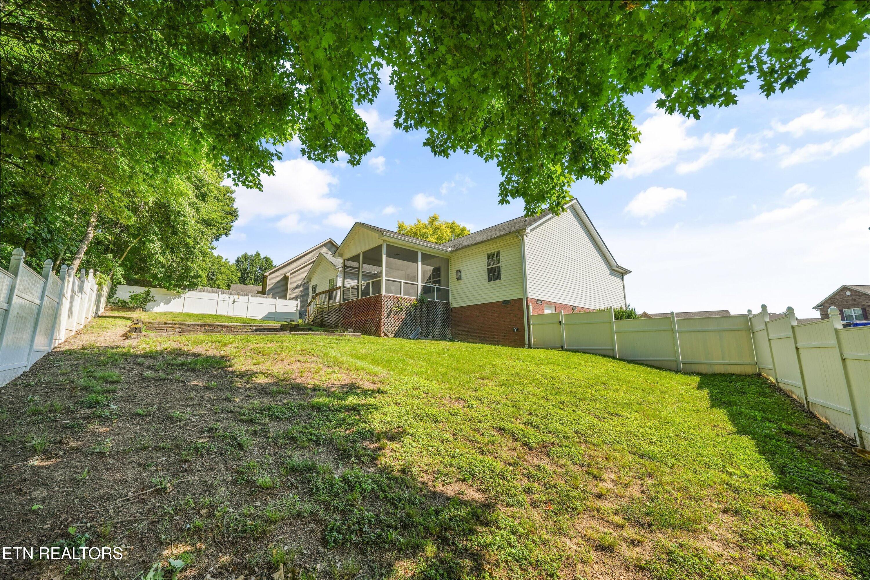 8007 Frederick John St