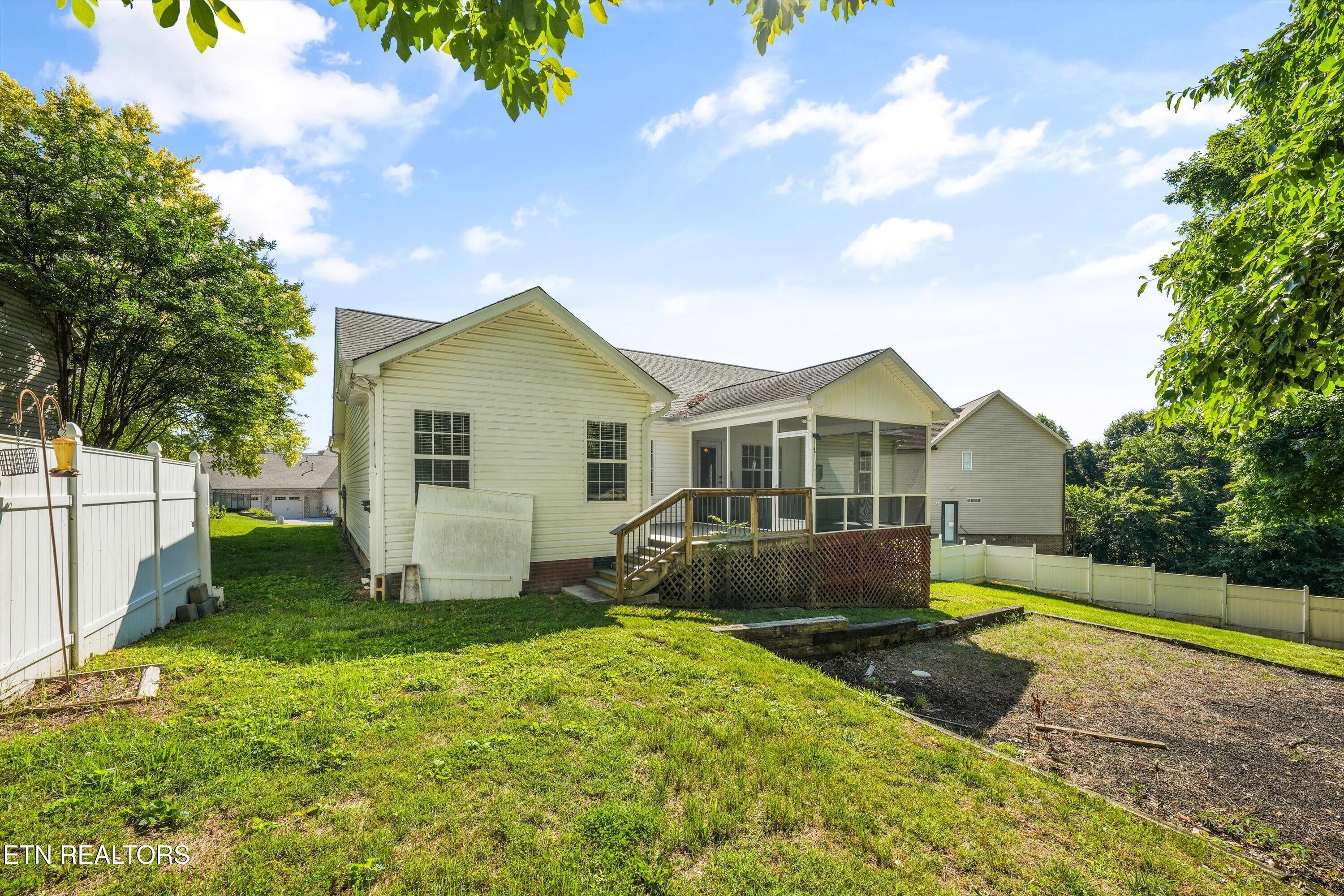 8007 Frederick John St