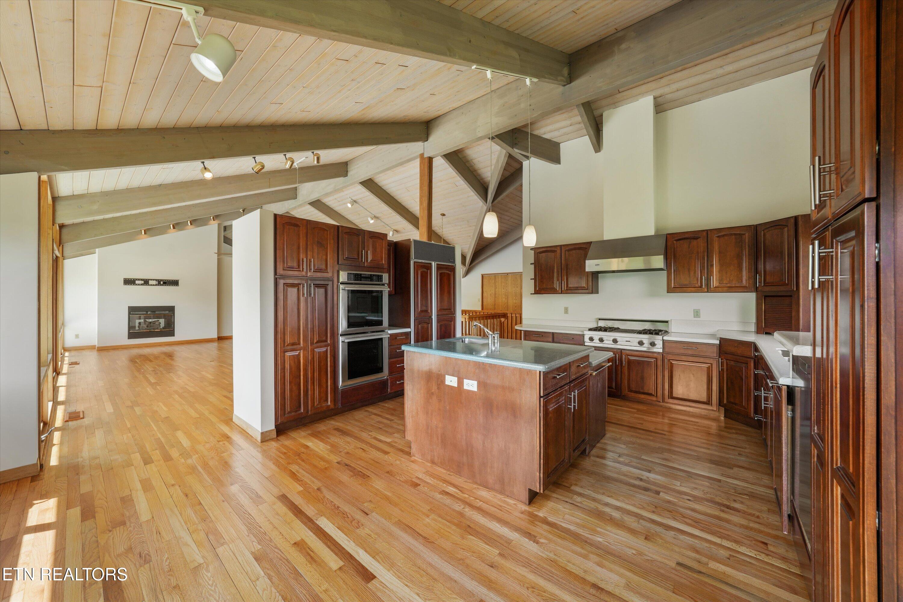 109 Lakeview Place
