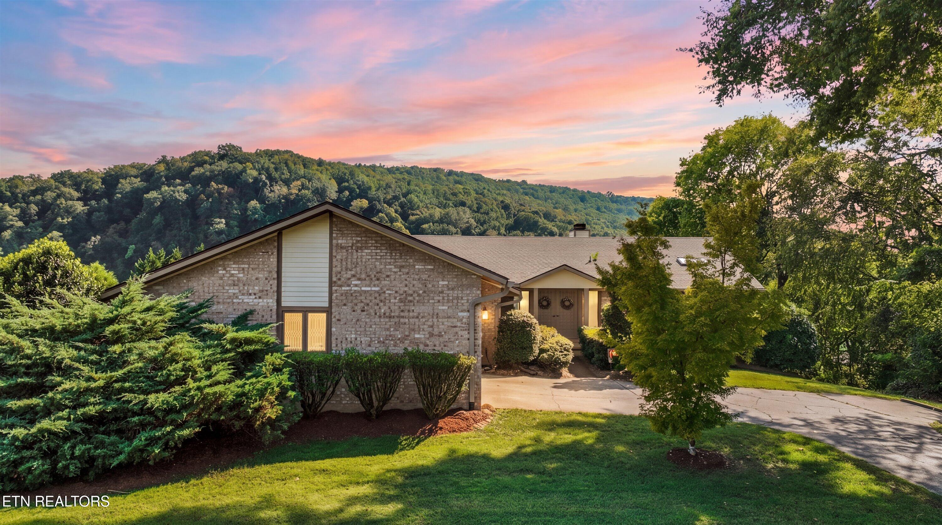 109 Lakeview Place