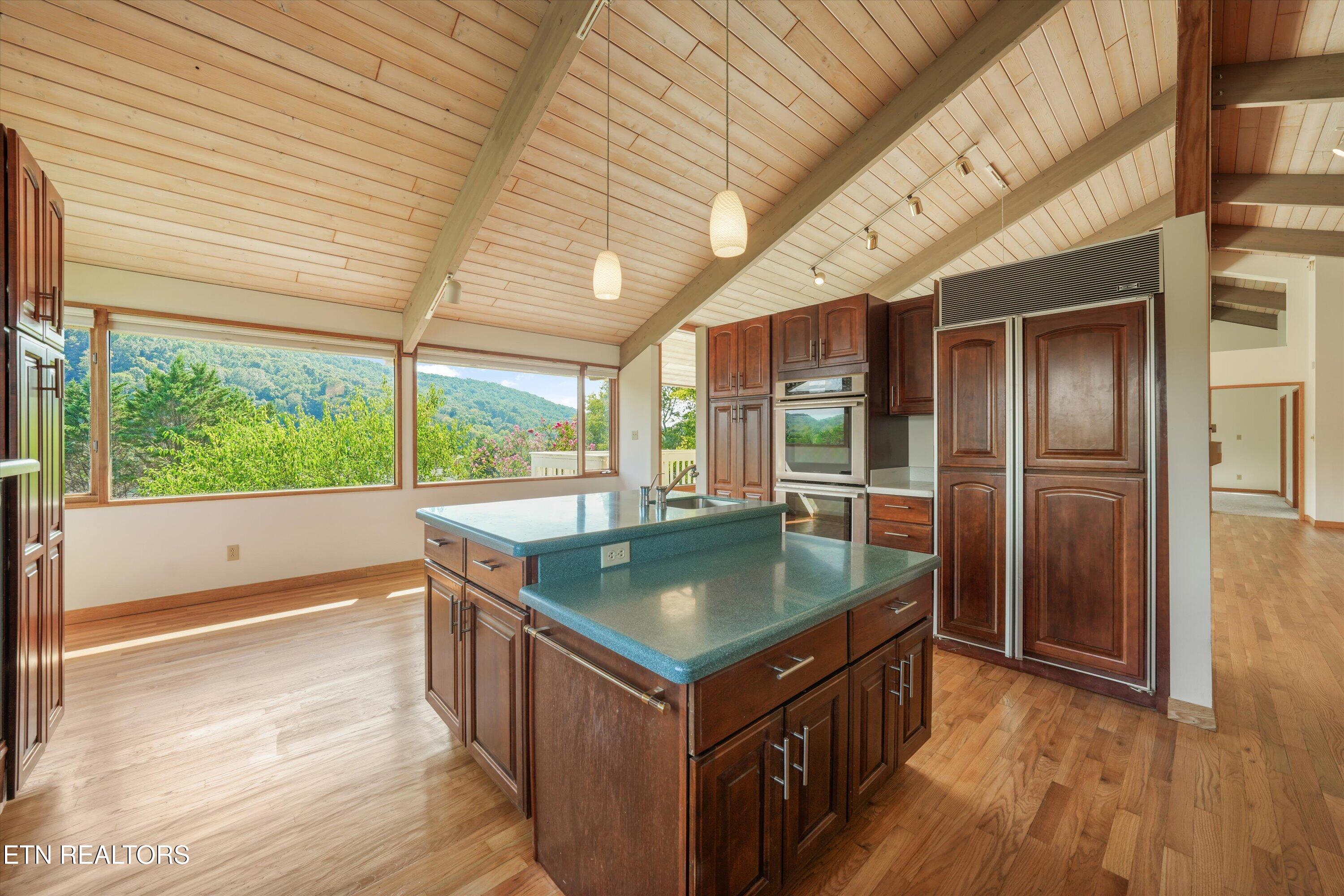 109 Lakeview Place