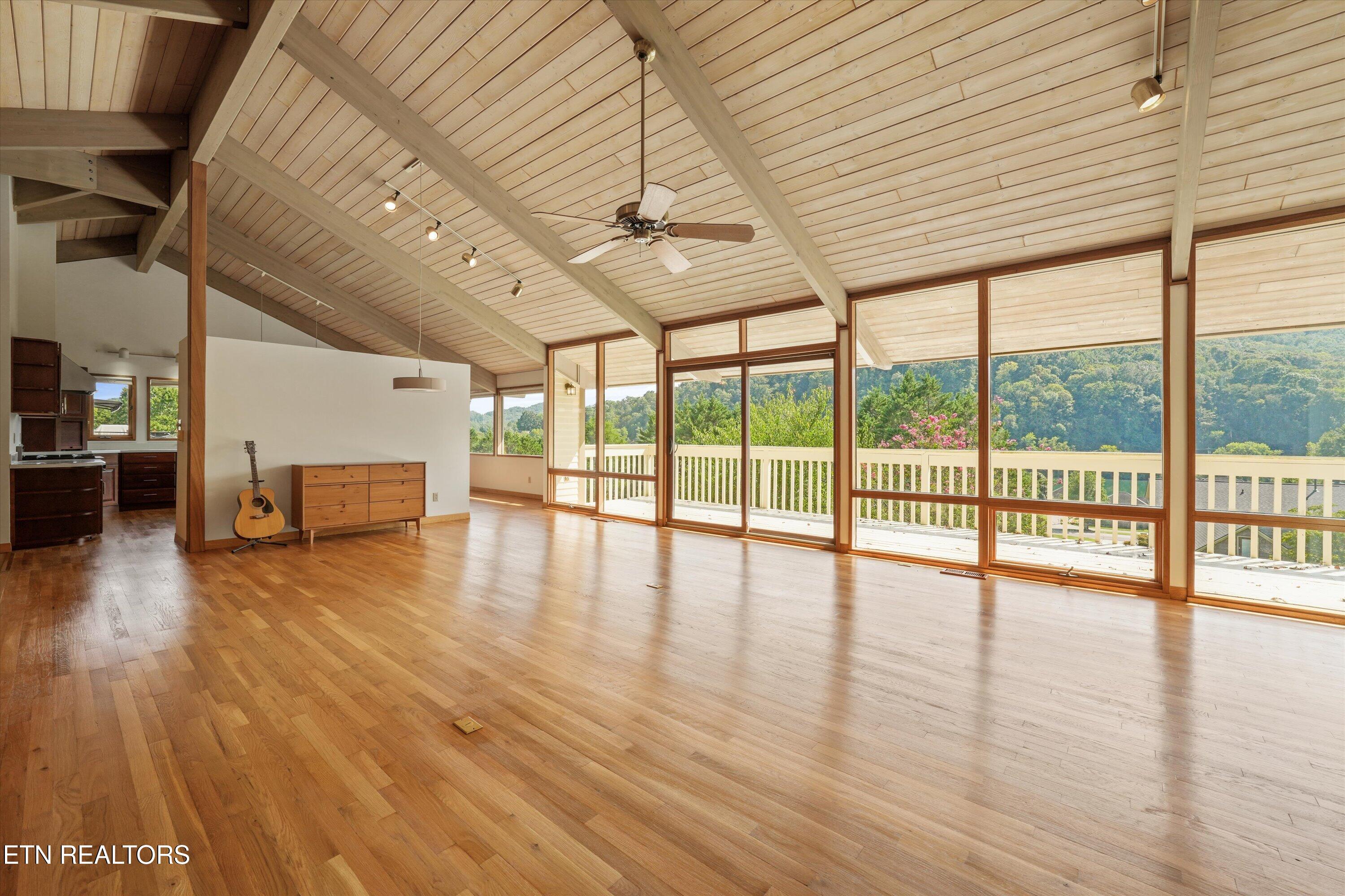 109 Lakeview Place