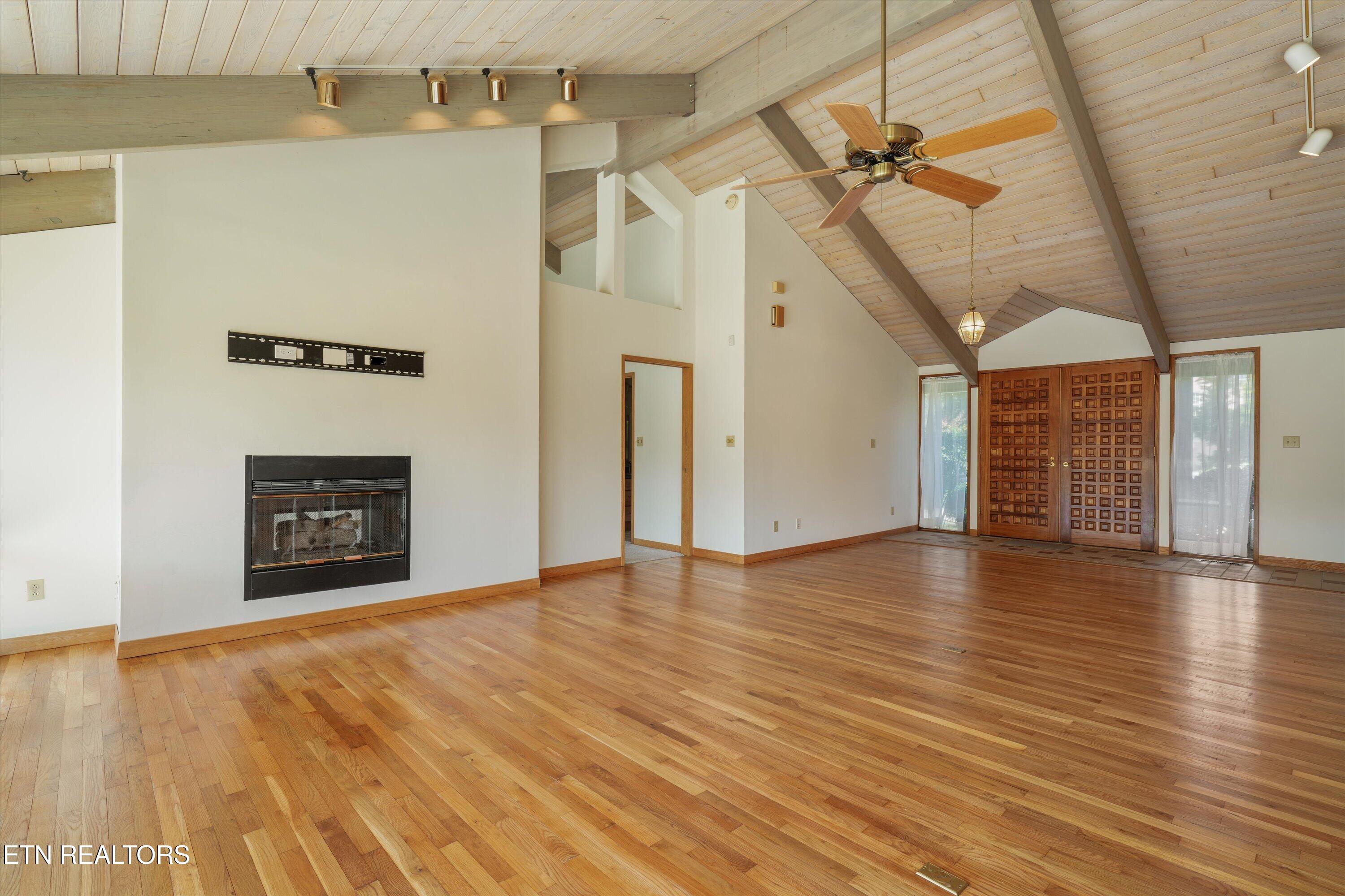 109 Lakeview Place