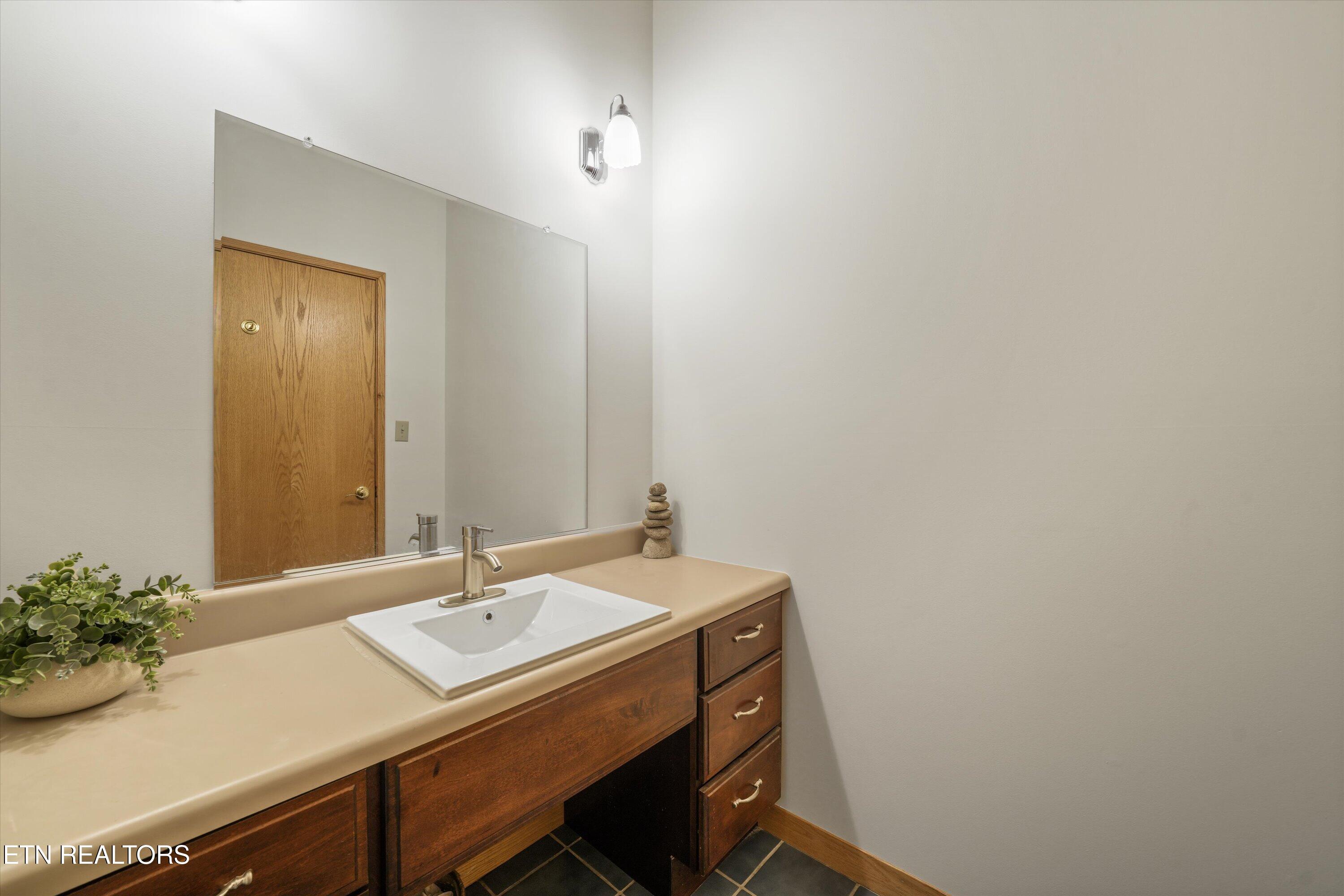 109 Lakeview Place