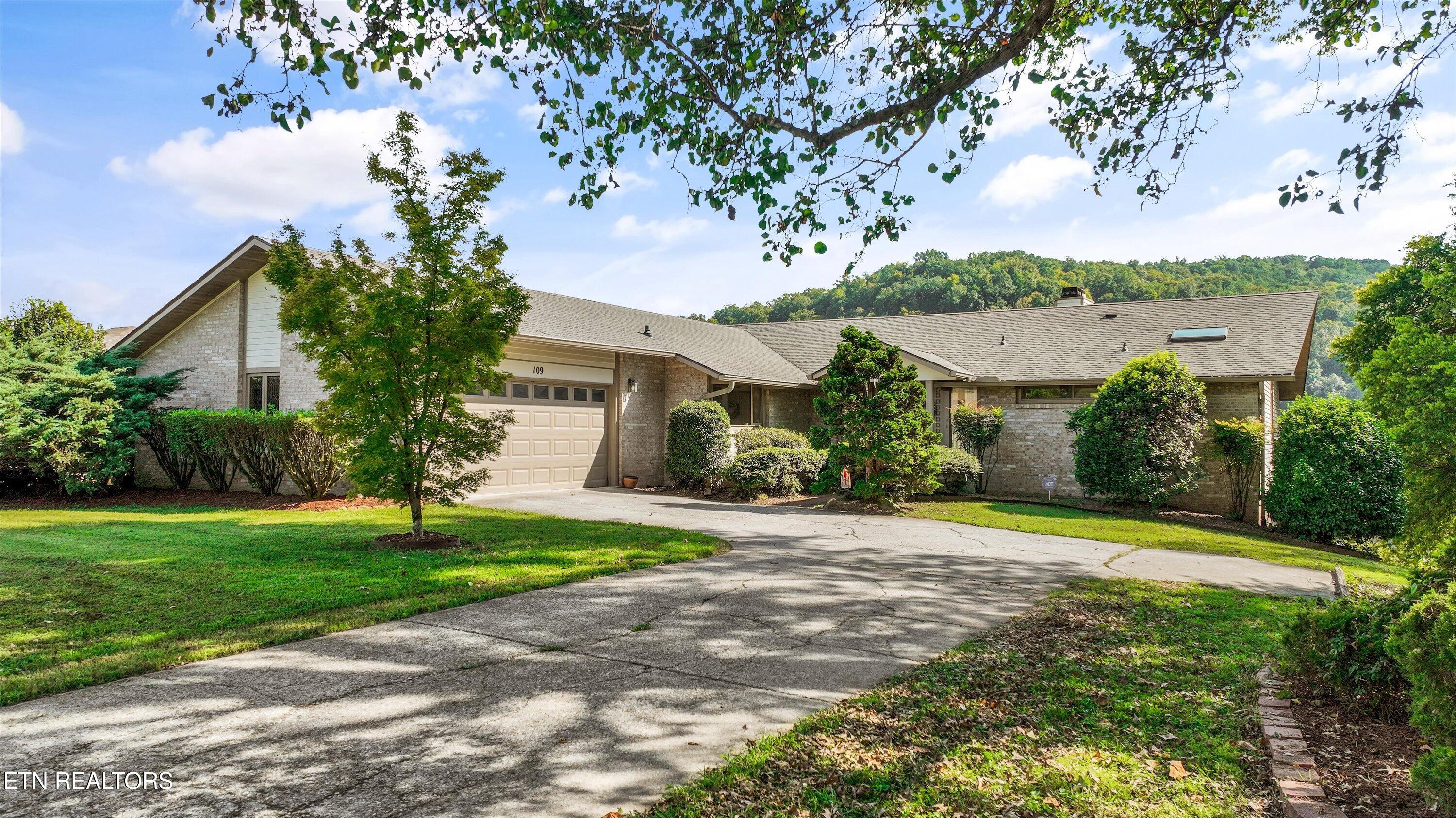 109 Lakeview Place