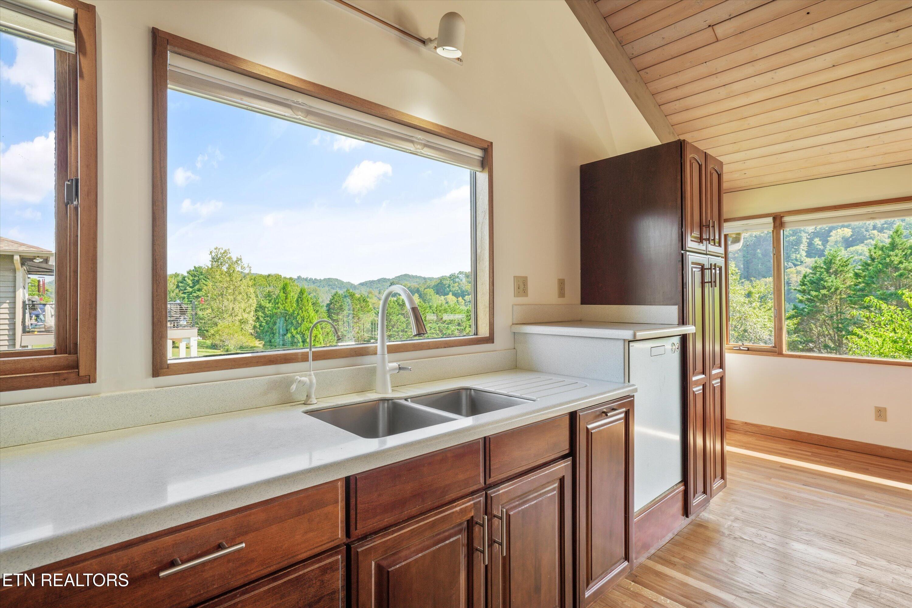 109 Lakeview Place