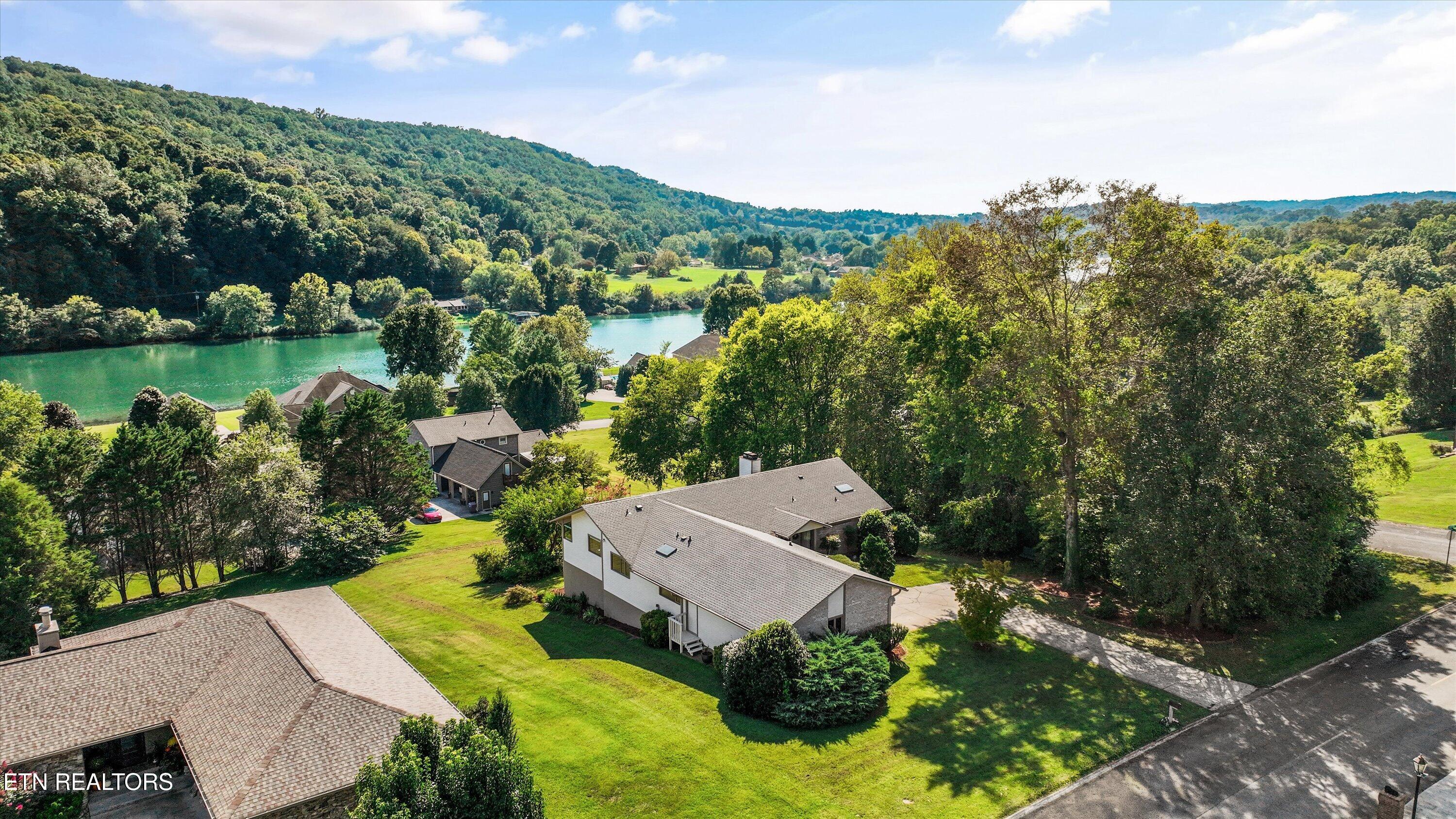 109 Lakeview Place