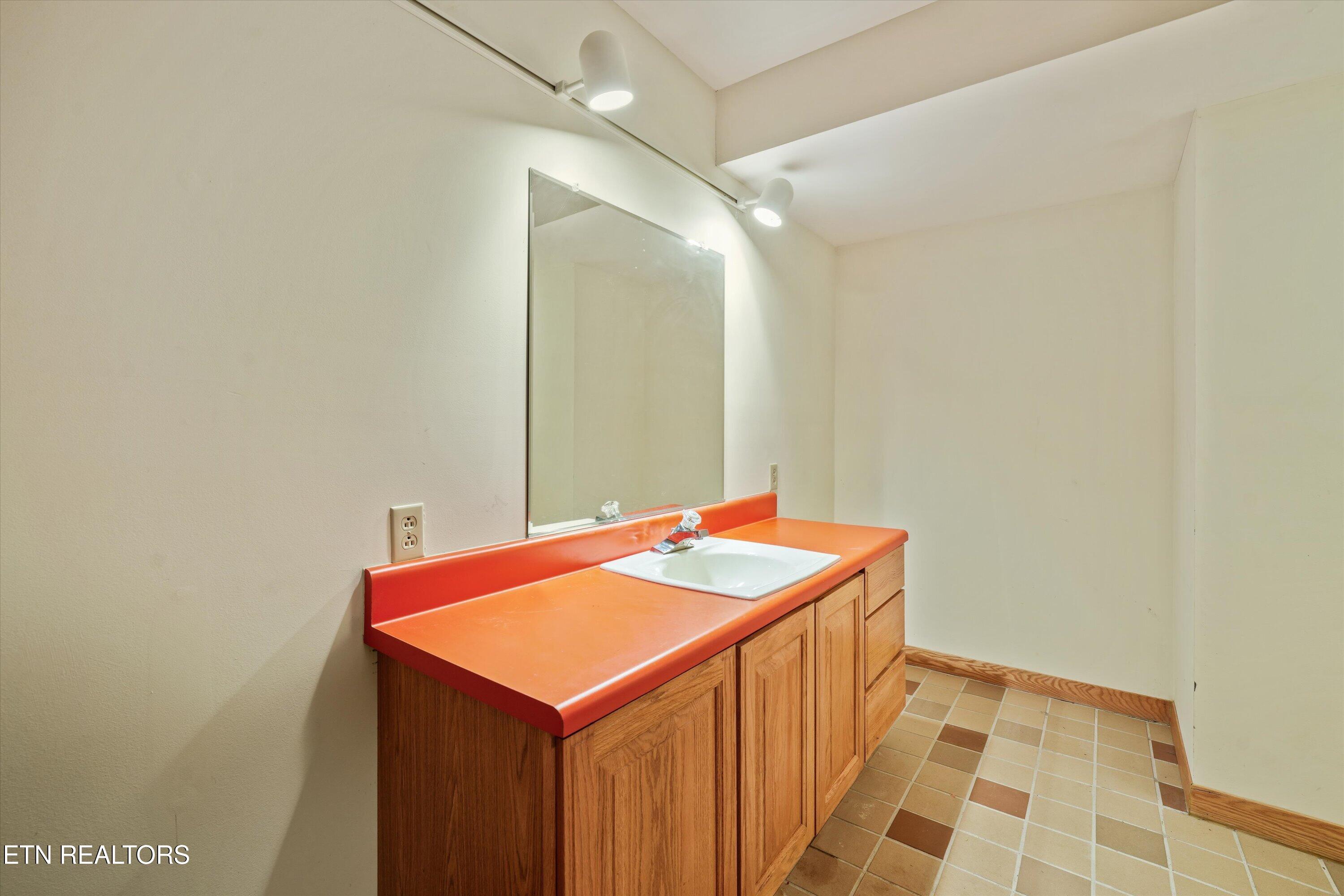109 Lakeview Place
