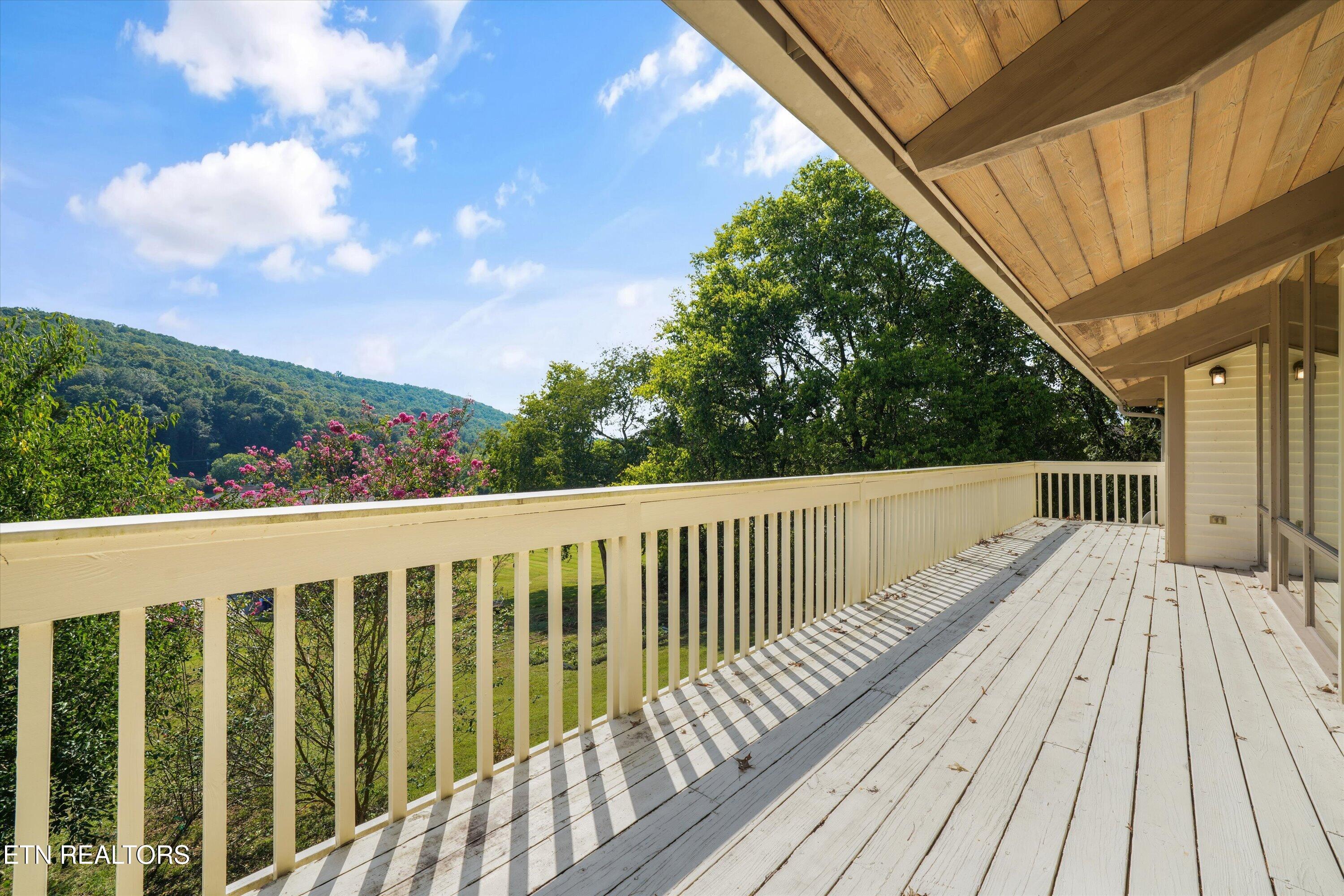109 Lakeview Place