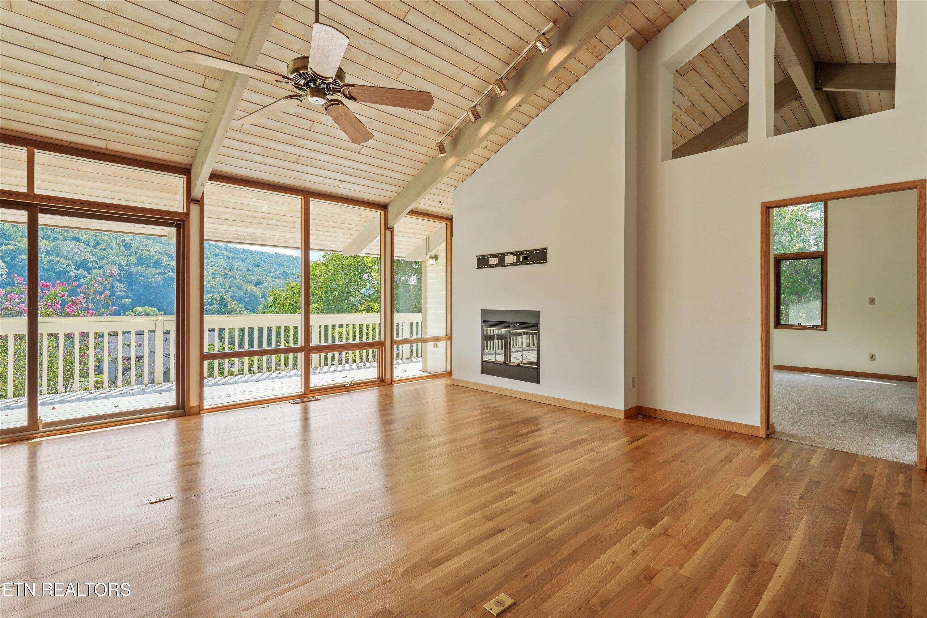 109 Lakeview Place