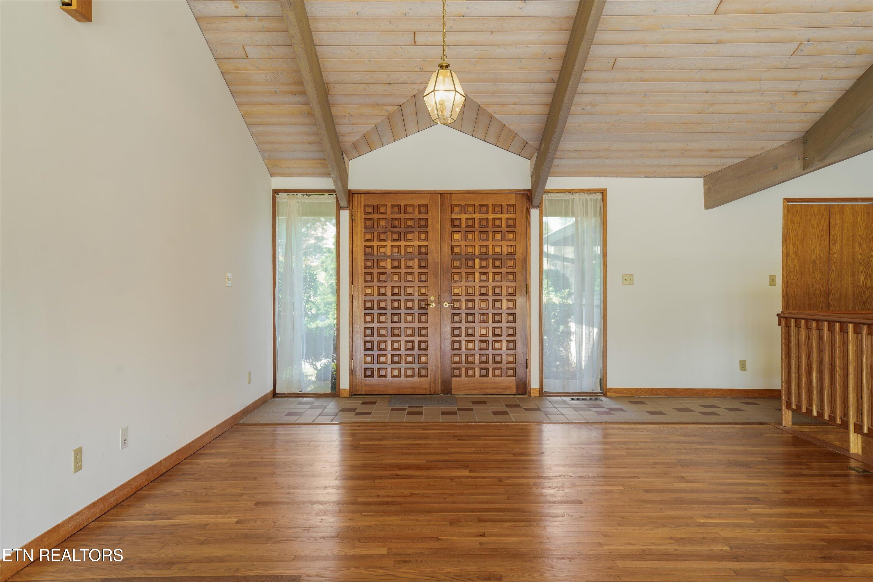109 Lakeview Place