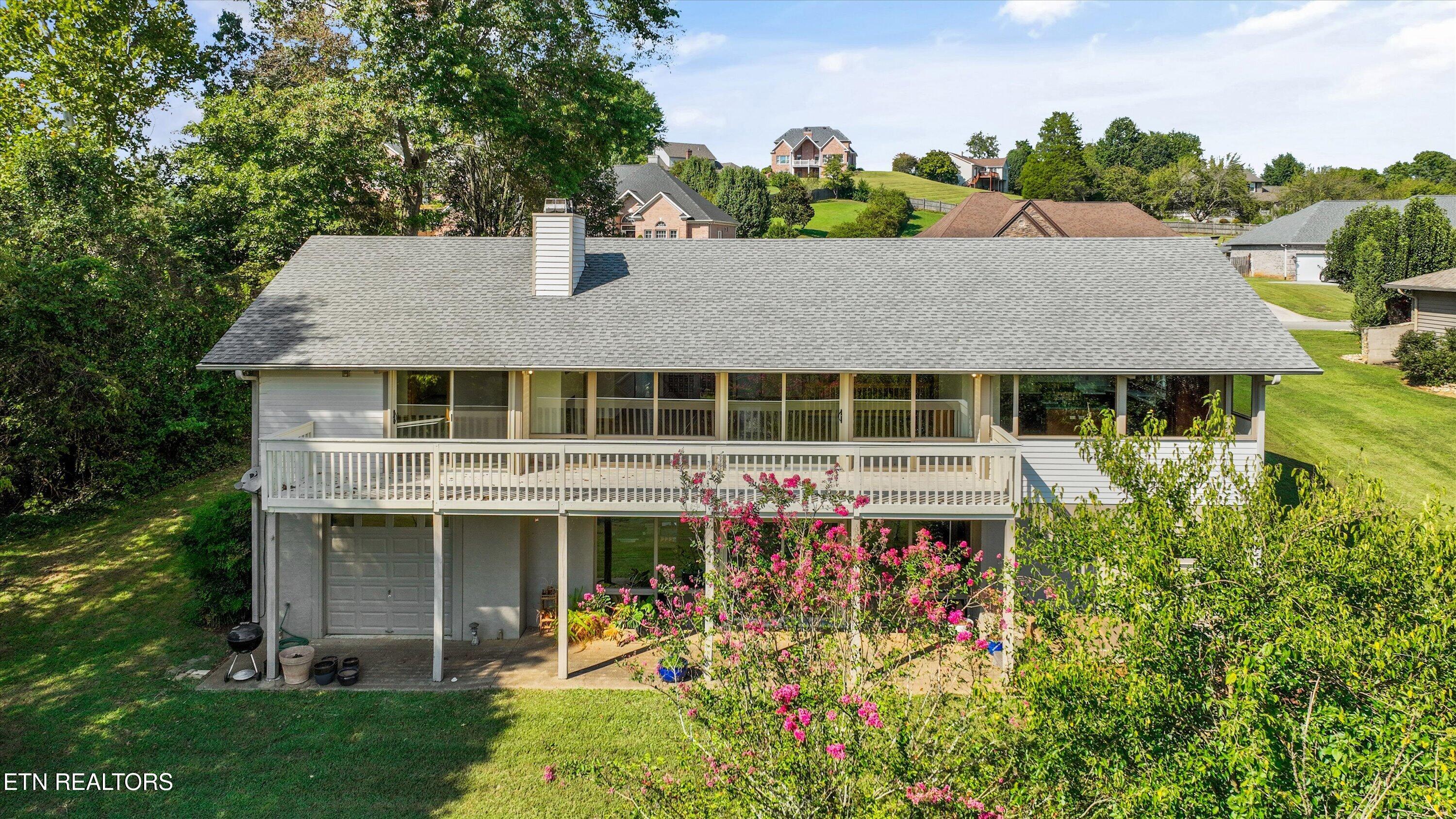 109 Lakeview Place